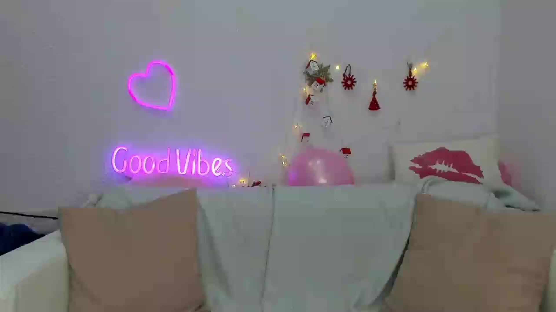 Gallery image thumbnail from Angel_Kristy's myfreecams stream on, 12/09/2024, 01:27 image 5 of 20
