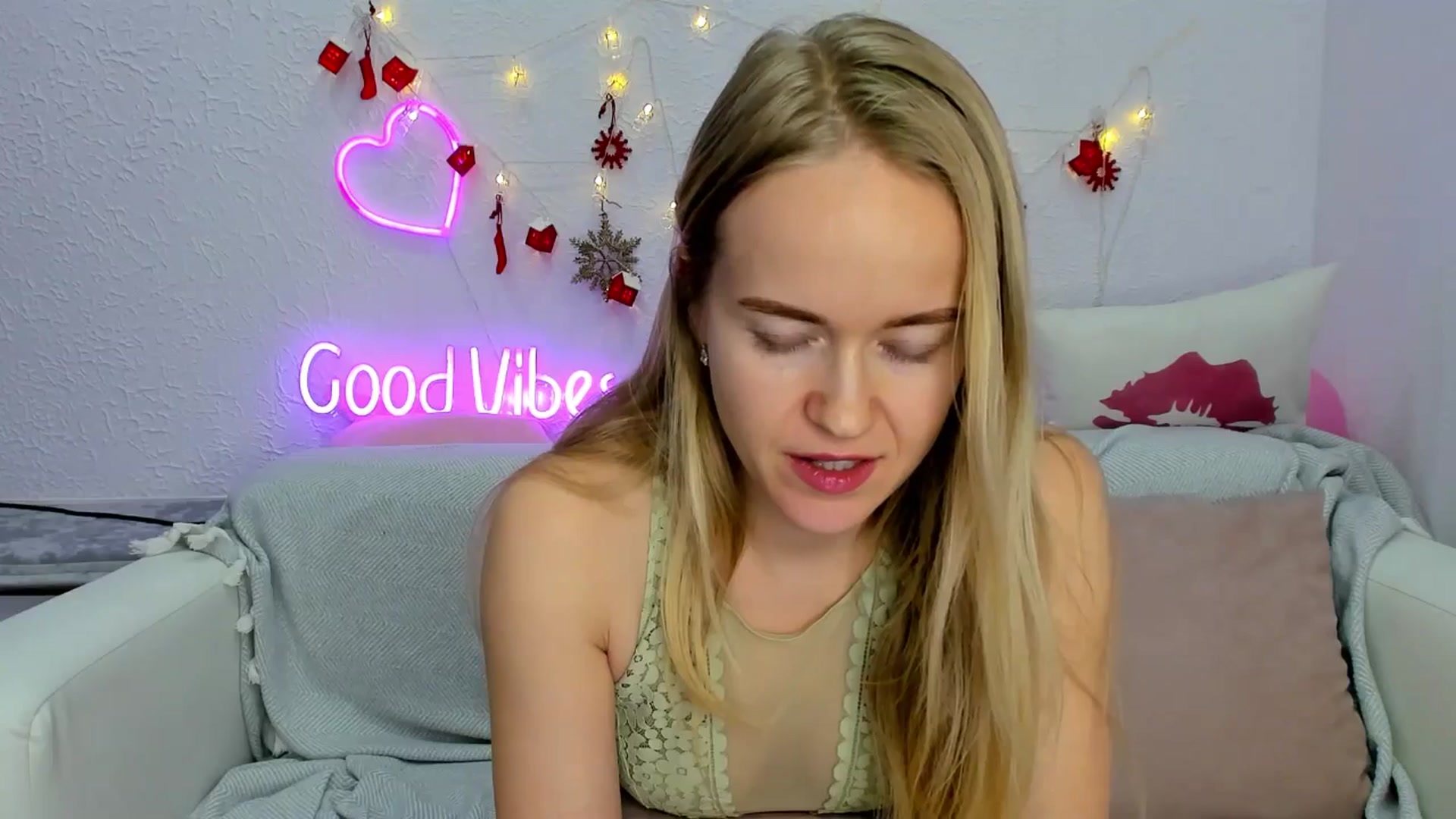 Gallery image thumbnail from Angel_Kristy's myfreecams stream on, 12/09/2024, 07:05 image 13 of 20