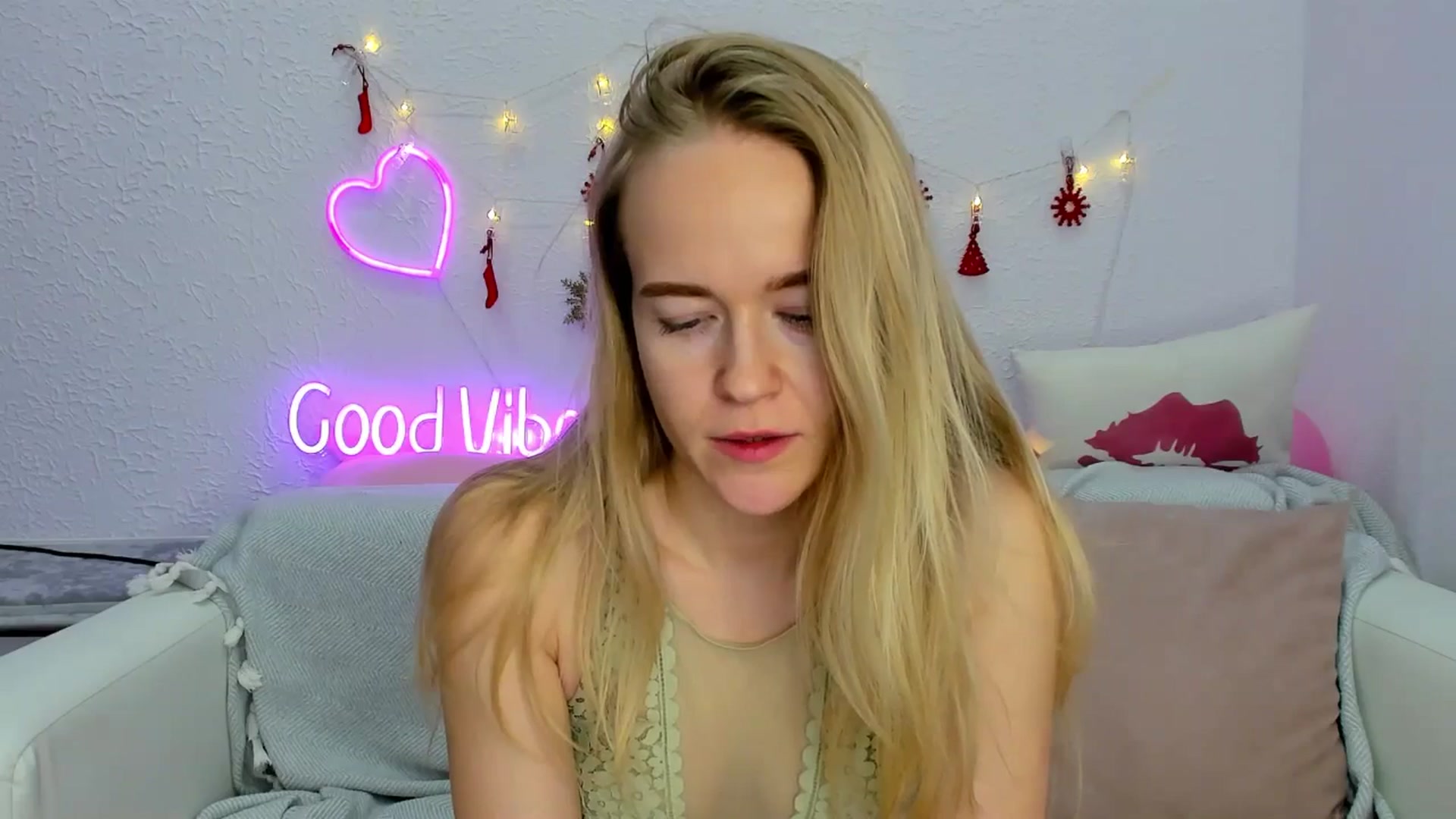 Gallery image thumbnail from Angel_Kristy's myfreecams stream on, 12/09/2024, 07:05 image 4 of 20
