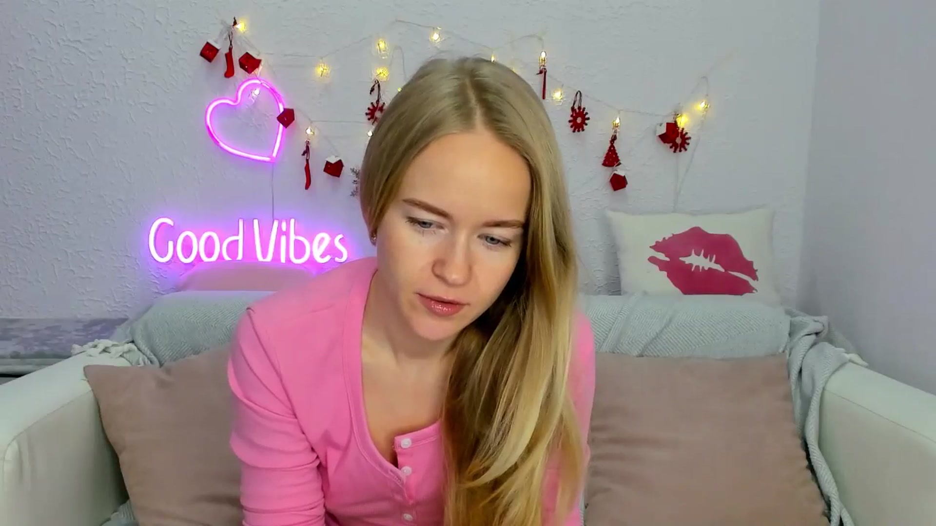 Gallery image thumbnail from Angel_Kristy's myfreecams stream on, 12/10/2024, 01:37 image 13 of 20