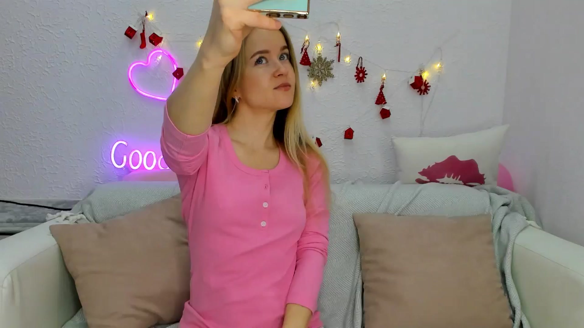 Gallery image thumbnail from Angel_Kristy's myfreecams stream on, 12/10/2024, 01:37 image 4 of 20