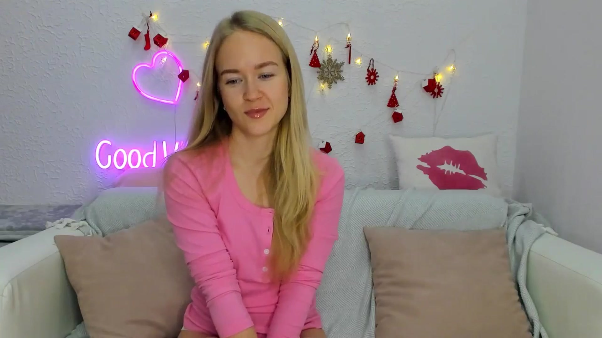 Gallery image thumbnail from Angel_Kristy's myfreecams stream on, 12/10/2024, 01:37 image 12 of 20