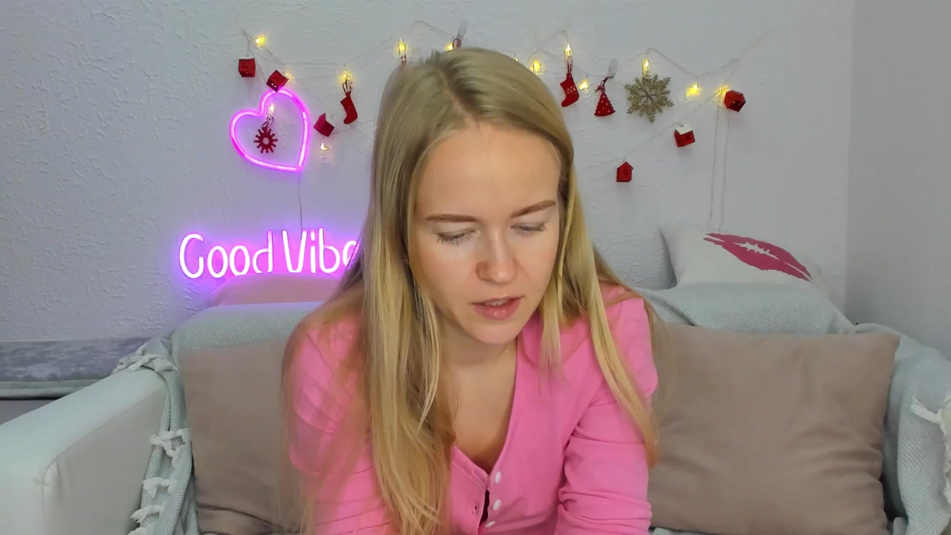Gallery image thumbnail from Angel_Kristy's myfreecams stream on, 12/10/2024, 04:17 image 5 of 20