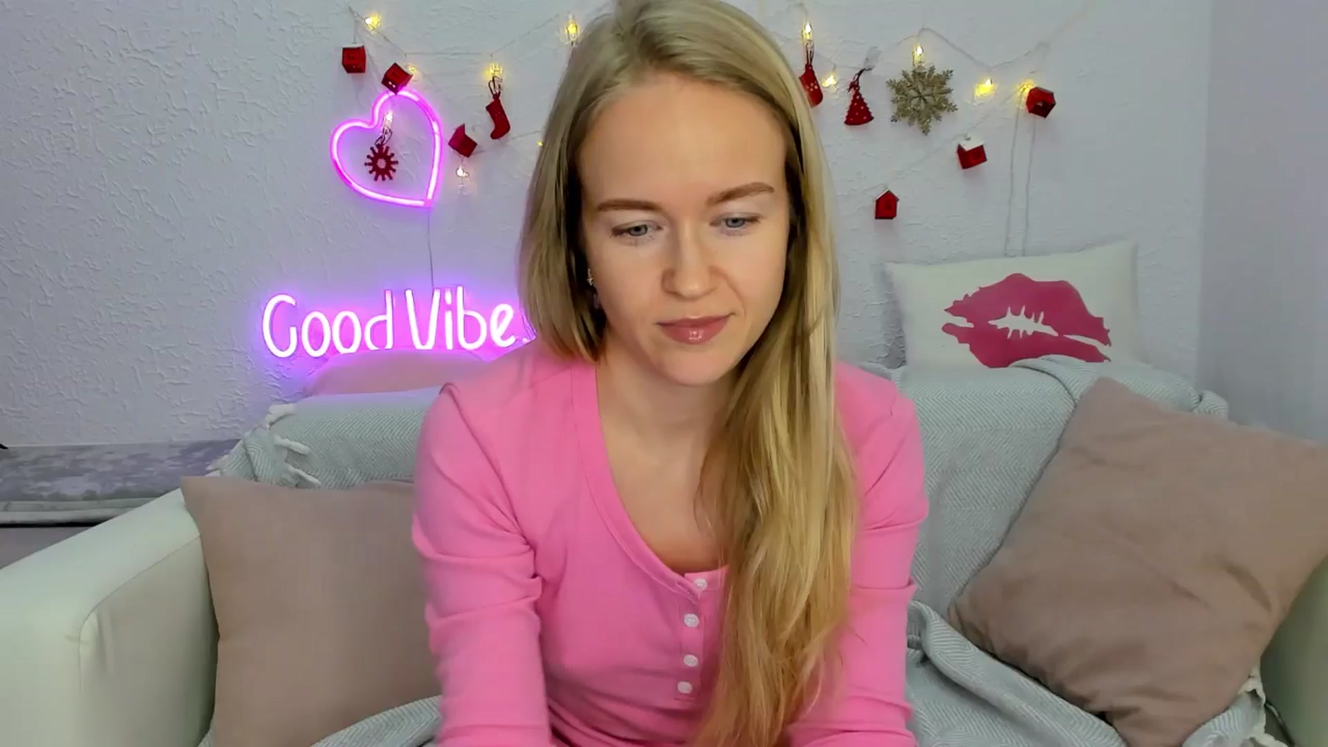 Gallery image thumbnail from Angel_Kristy's myfreecams stream on, 12/10/2024, 07:03 image 3 of 20
