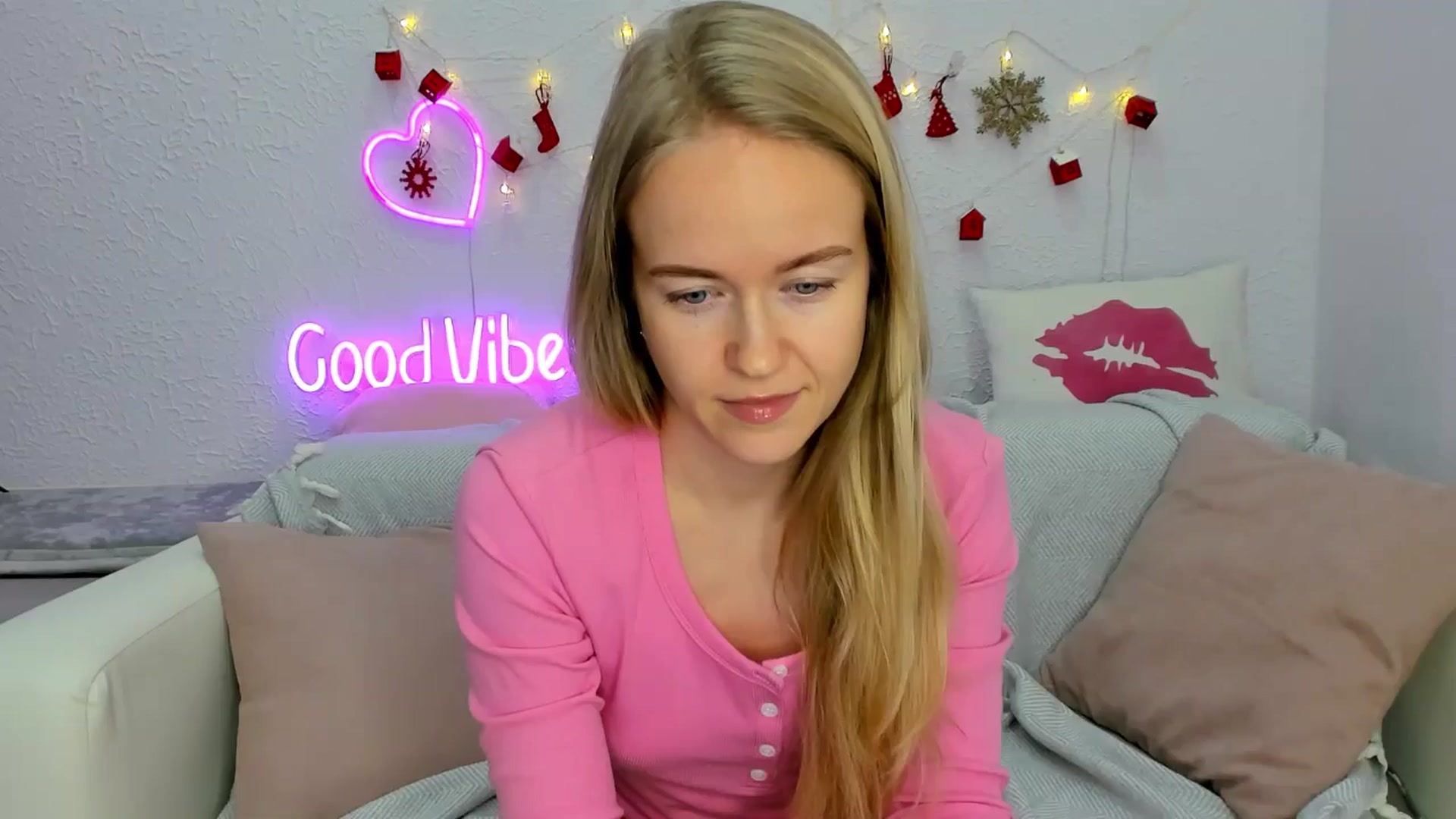 Gallery image thumbnail from Angel_Kristy's myfreecams stream on, 12/10/2024, 07:03 image 4 of 20