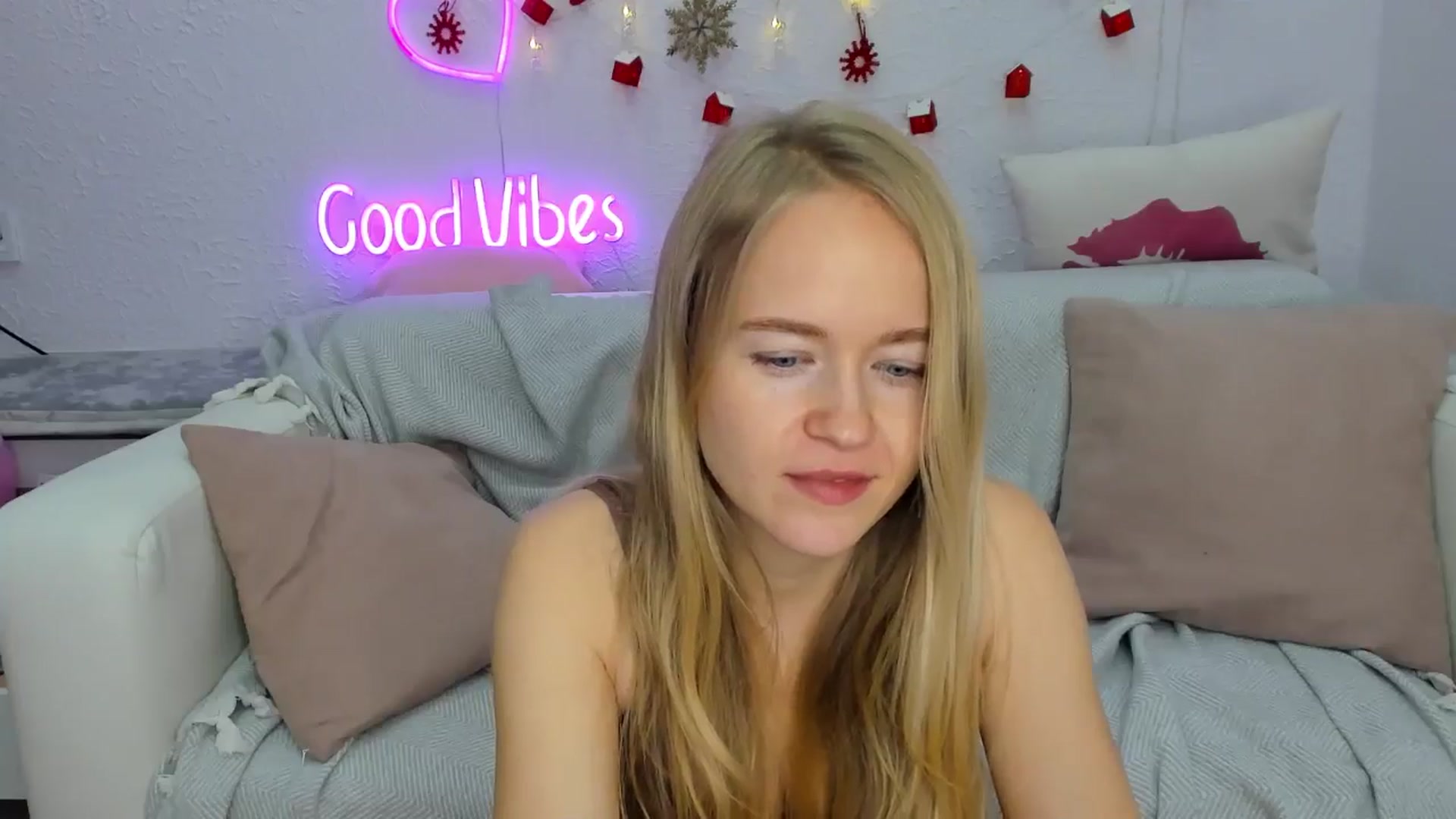 Gallery image thumbnail from Angel_Kristy's myfreecams stream on, 12/13/2024, 05:00 image 4 of 20