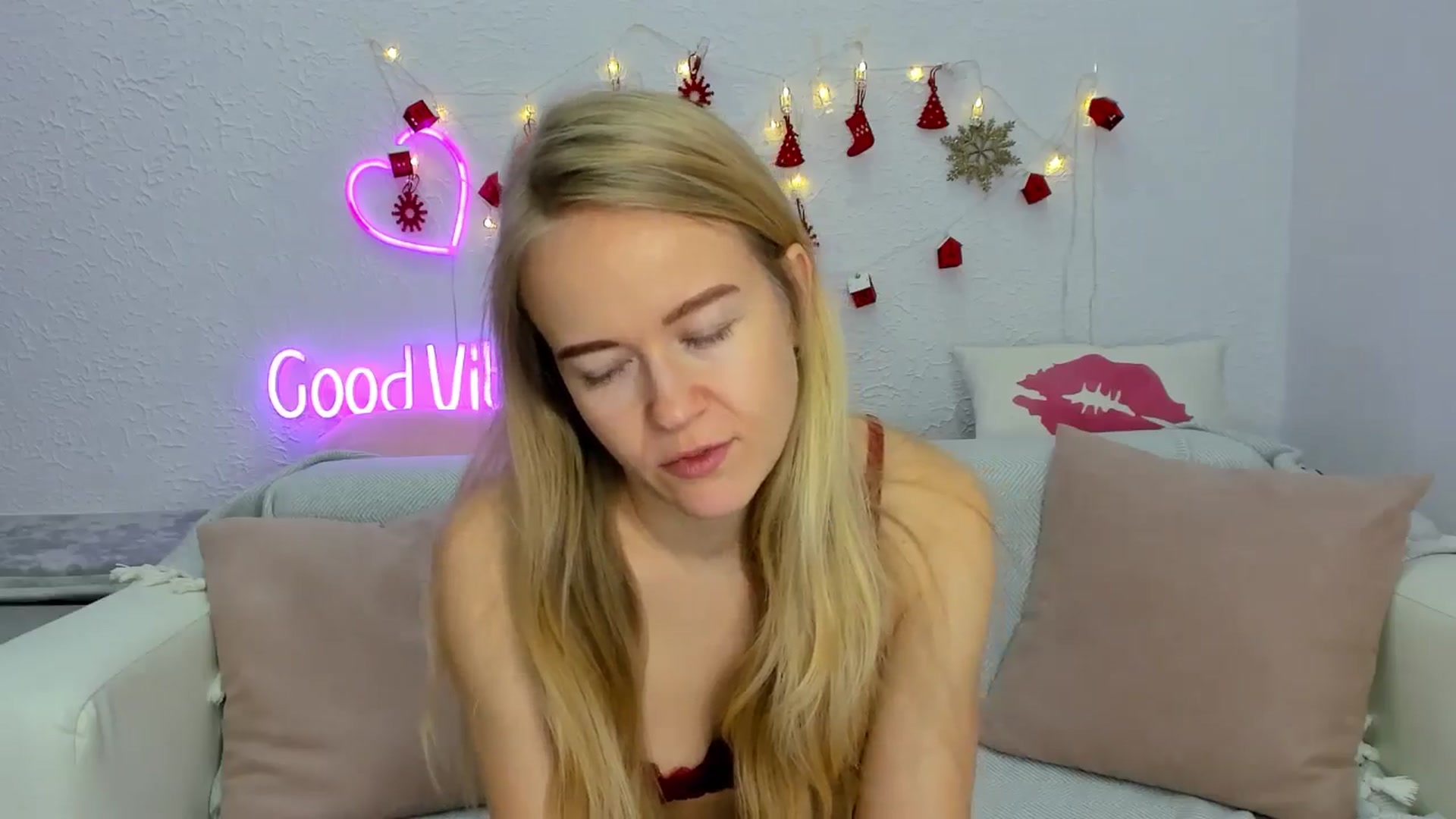Gallery image thumbnail from Angel_Kristy's myfreecams stream on, 12/19/2024, 04:11 image 7 of 20