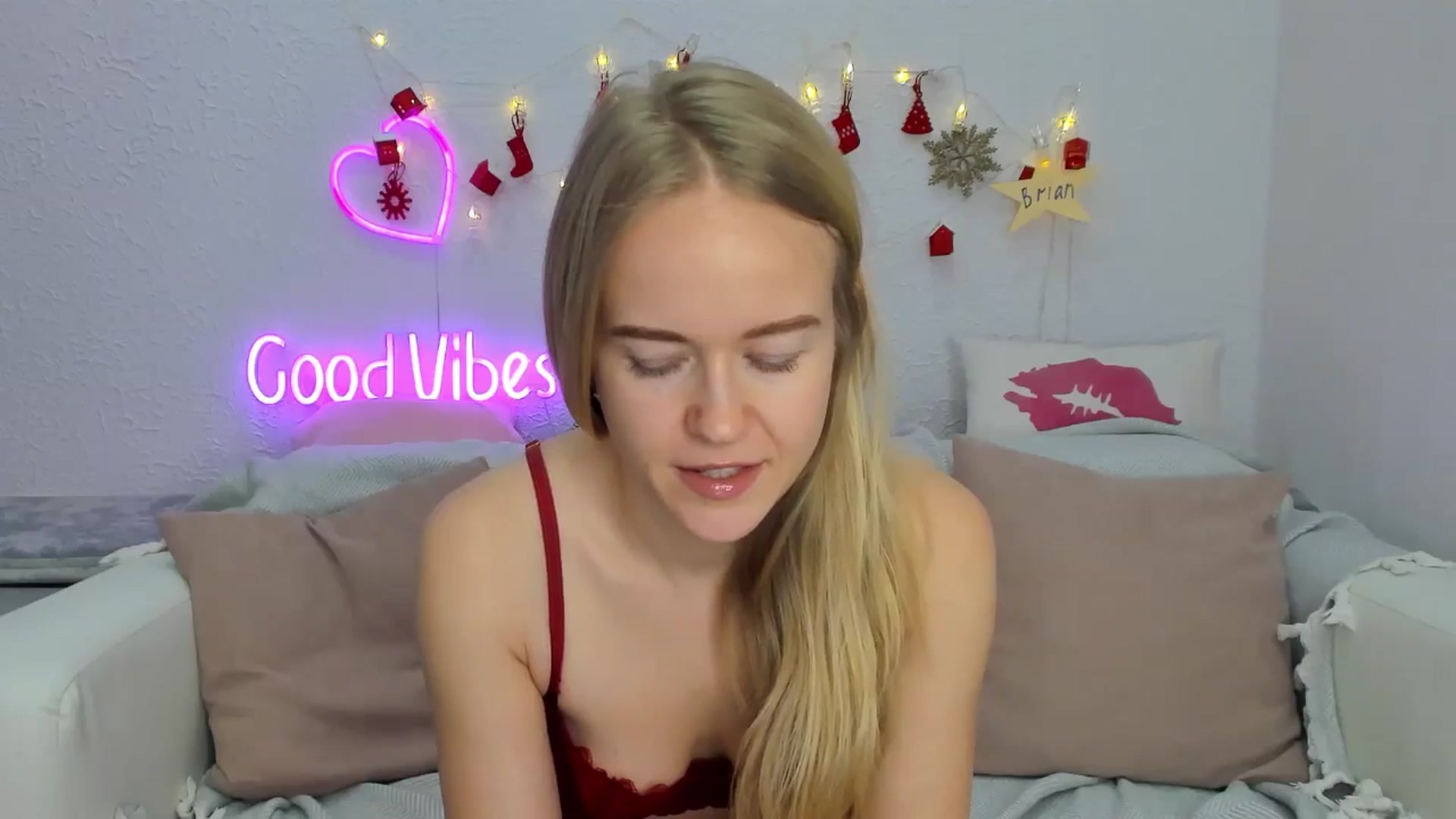 Gallery image thumbnail from Angel_Kristy's myfreecams stream on, 12/19/2024, 06:36 image 19 of 20