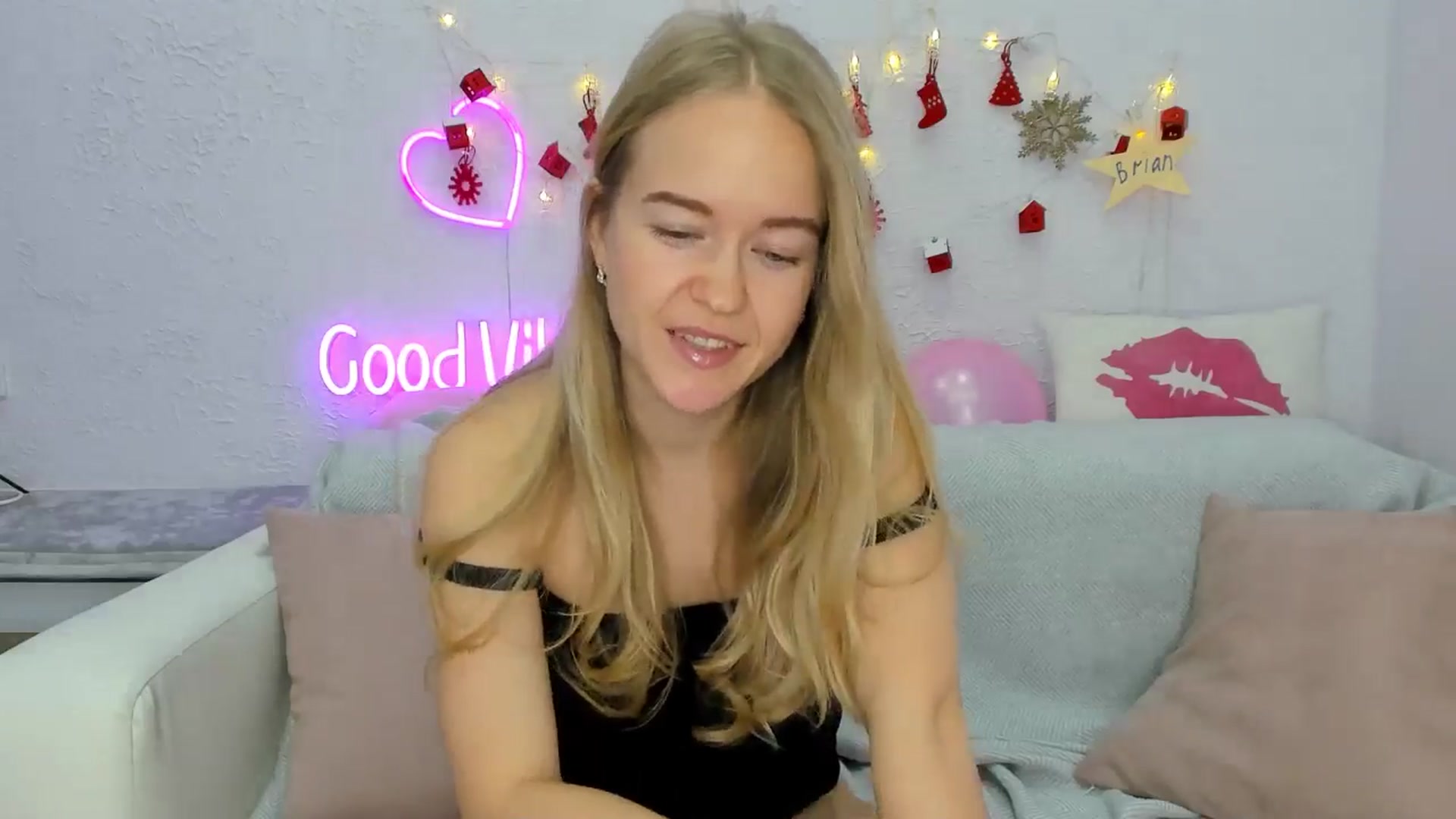 Gallery image thumbnail from Angel_Kristy's myfreecams stream on, 12/23/2024, 02:55 image 13 of 20