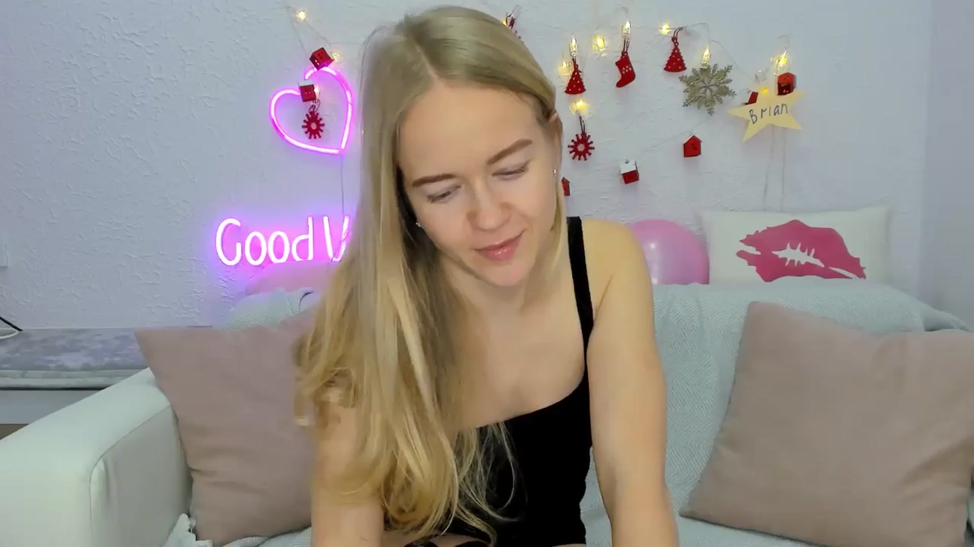 Gallery image thumbnail from Angel_Kristy's myfreecams stream on, 12/23/2024, 04:34 image 19 of 20
