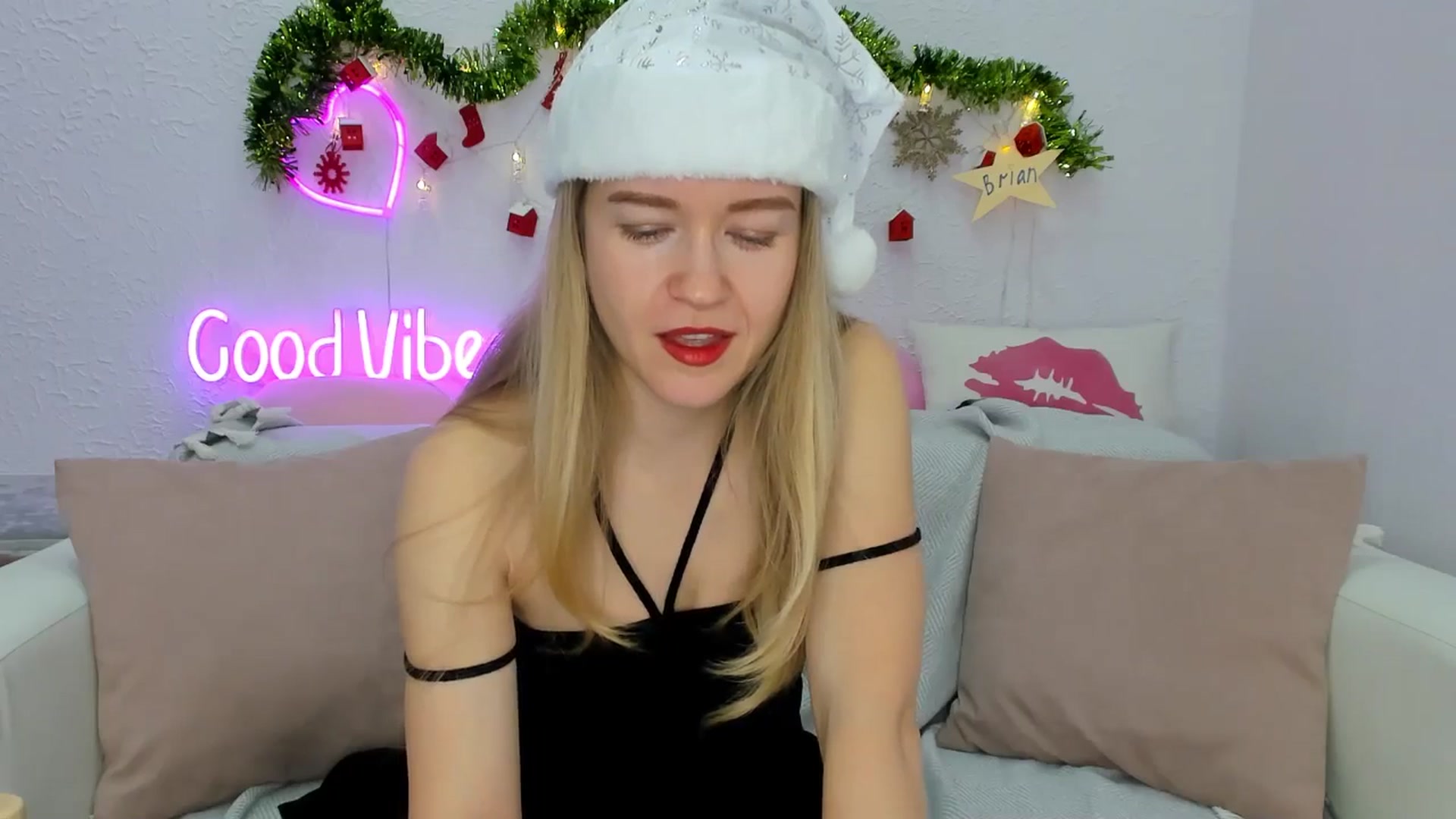 Gallery image thumbnail from Angel_Kristy's myfreecams stream on, 12/24/2024, 02:26 image 17 of 20