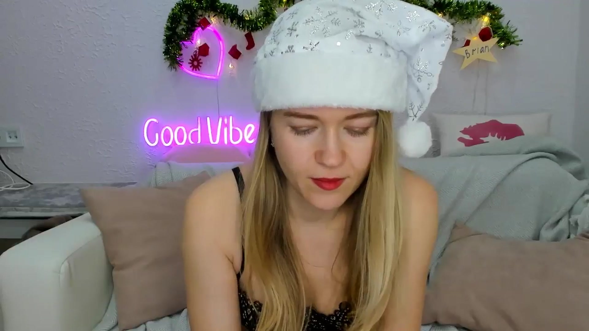 Gallery image thumbnail from Angel_Kristy's myfreecams stream on, 12/24/2024, 07:03 image 5 of 20