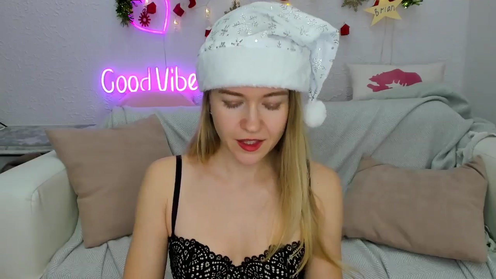 Gallery image thumbnail from Angel_Kristy's myfreecams stream on, 12/24/2024, 07:03 image 15 of 20