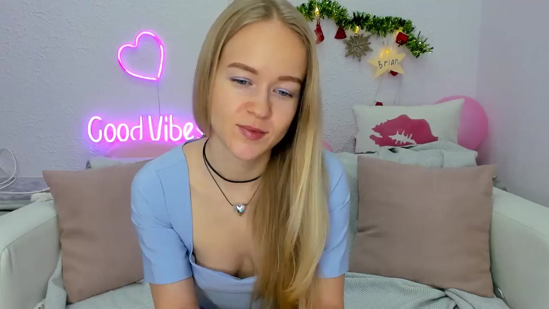 Gallery image thumbnail from Angel_Kristy's myfreecams stream on, 12/28/2024, 04:37 image 3 of 20