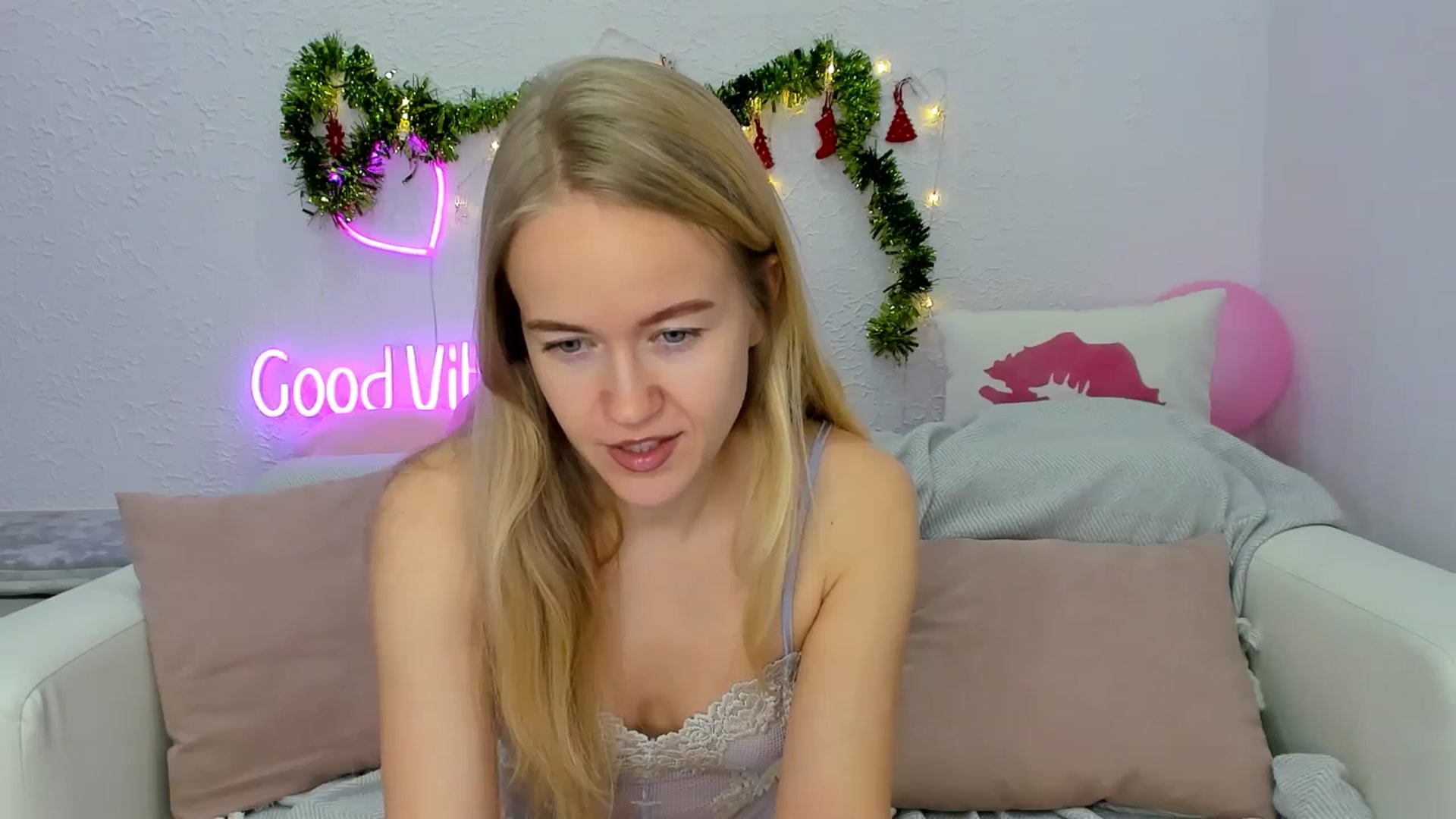 Gallery image thumbnail from Angel_Kristy's myfreecams stream on, 01/06/2025, 04:50 image 11 of 20