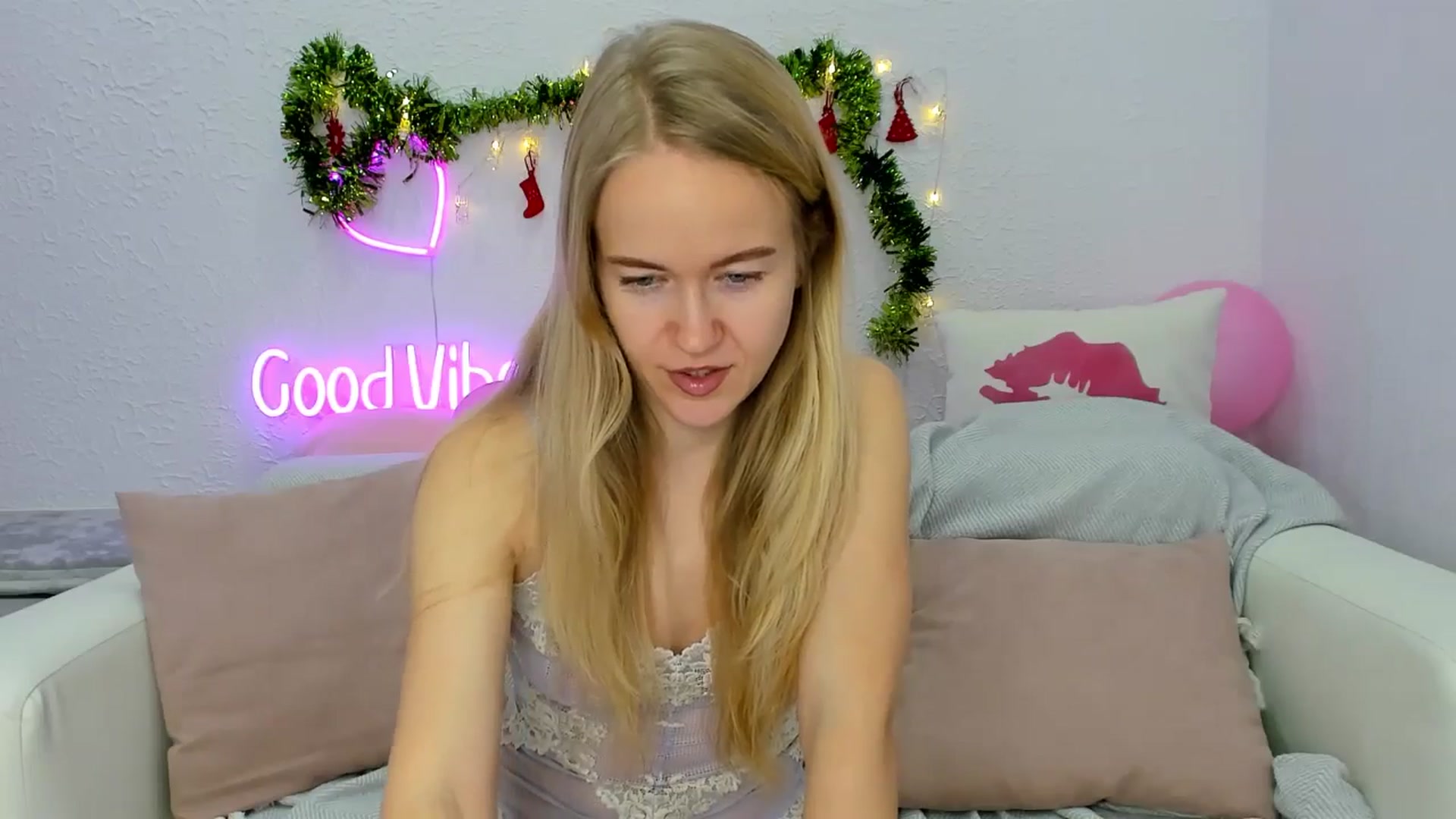 Gallery image thumbnail from Angel_Kristy's myfreecams stream on, 01/06/2025, 04:50 image 12 of 20