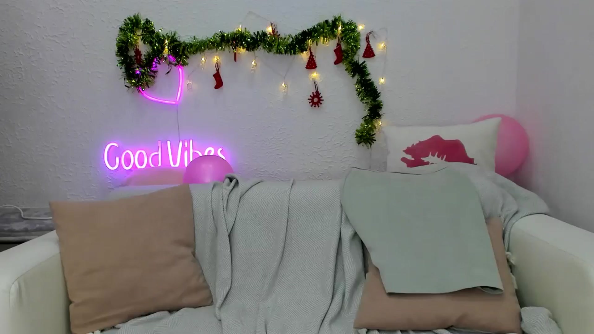Gallery image thumbnail from Angel_Kristy's myfreecams stream on, 01/06/2025, 04:50 image 15 of 20