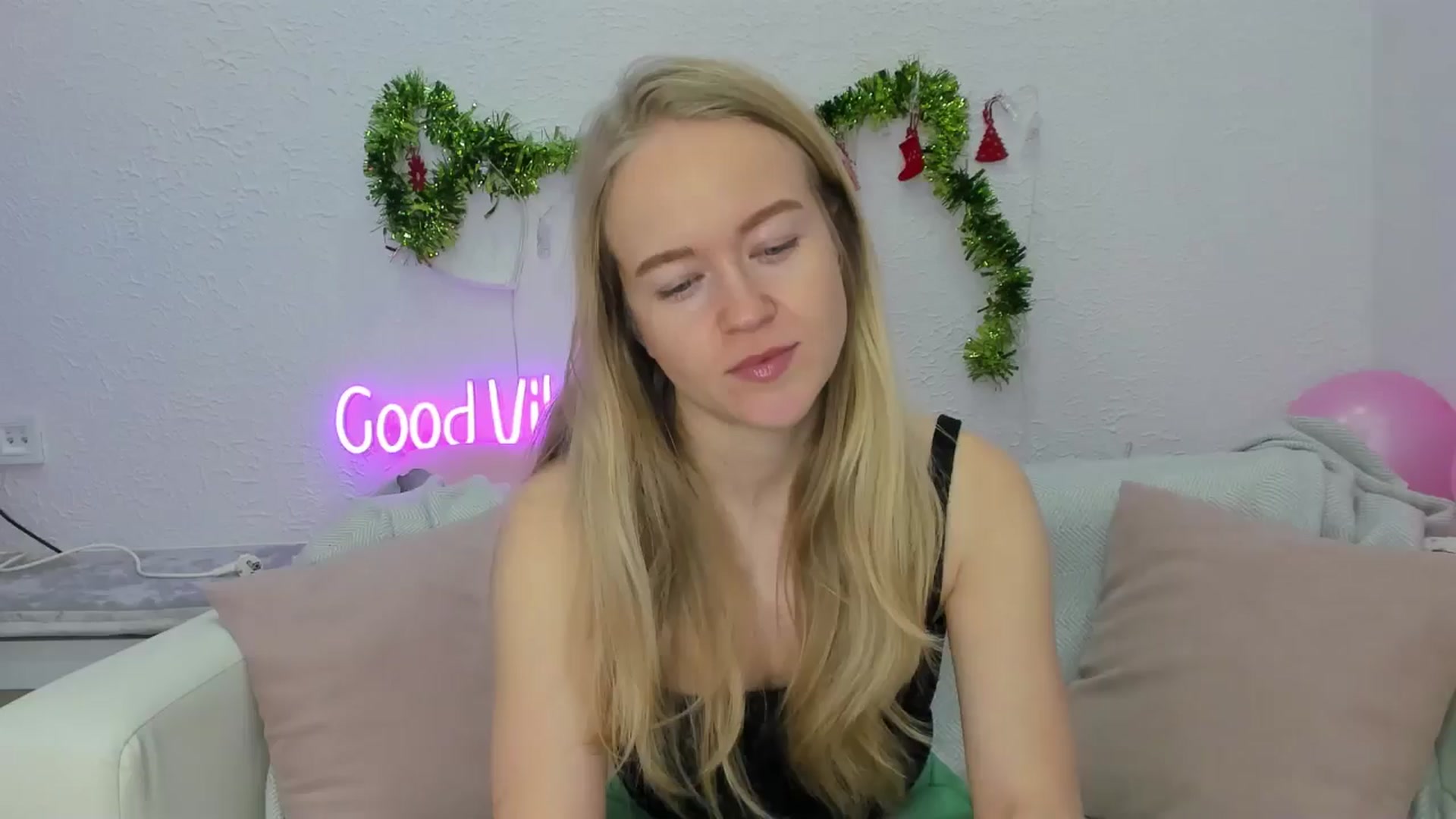 Gallery image thumbnail from Angel_Kristy's myfreecams stream on, 01/07/2025, 02:08 image 1 of 20