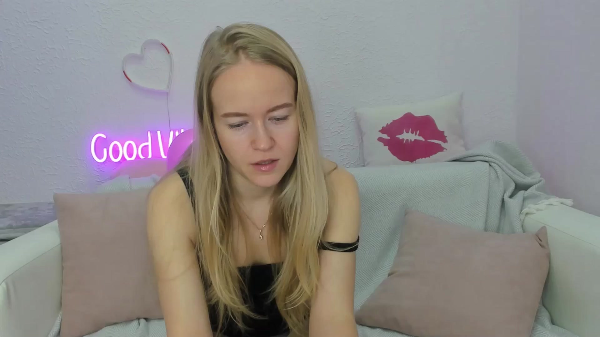 Gallery image thumbnail from Angel_Kristy's myfreecams stream on, 01/07/2025, 02:40 image 6 of 20