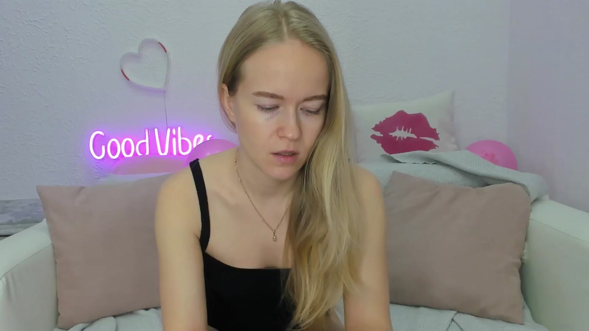 Gallery image thumbnail from Angel_Kristy's myfreecams stream on, 01/07/2025, 05:18 image 1 of 20