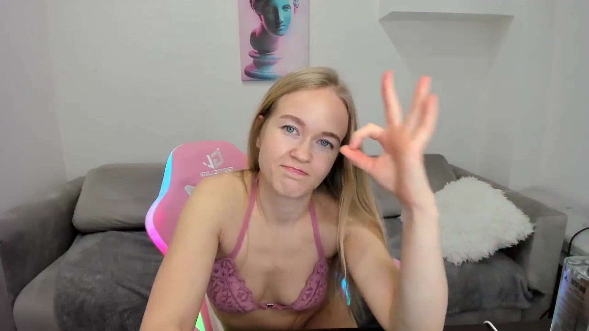 Gallery image thumbnail from Angel_Kristy's myfreecams stream on, 01/10/2025, 03:04 image 17 of 20