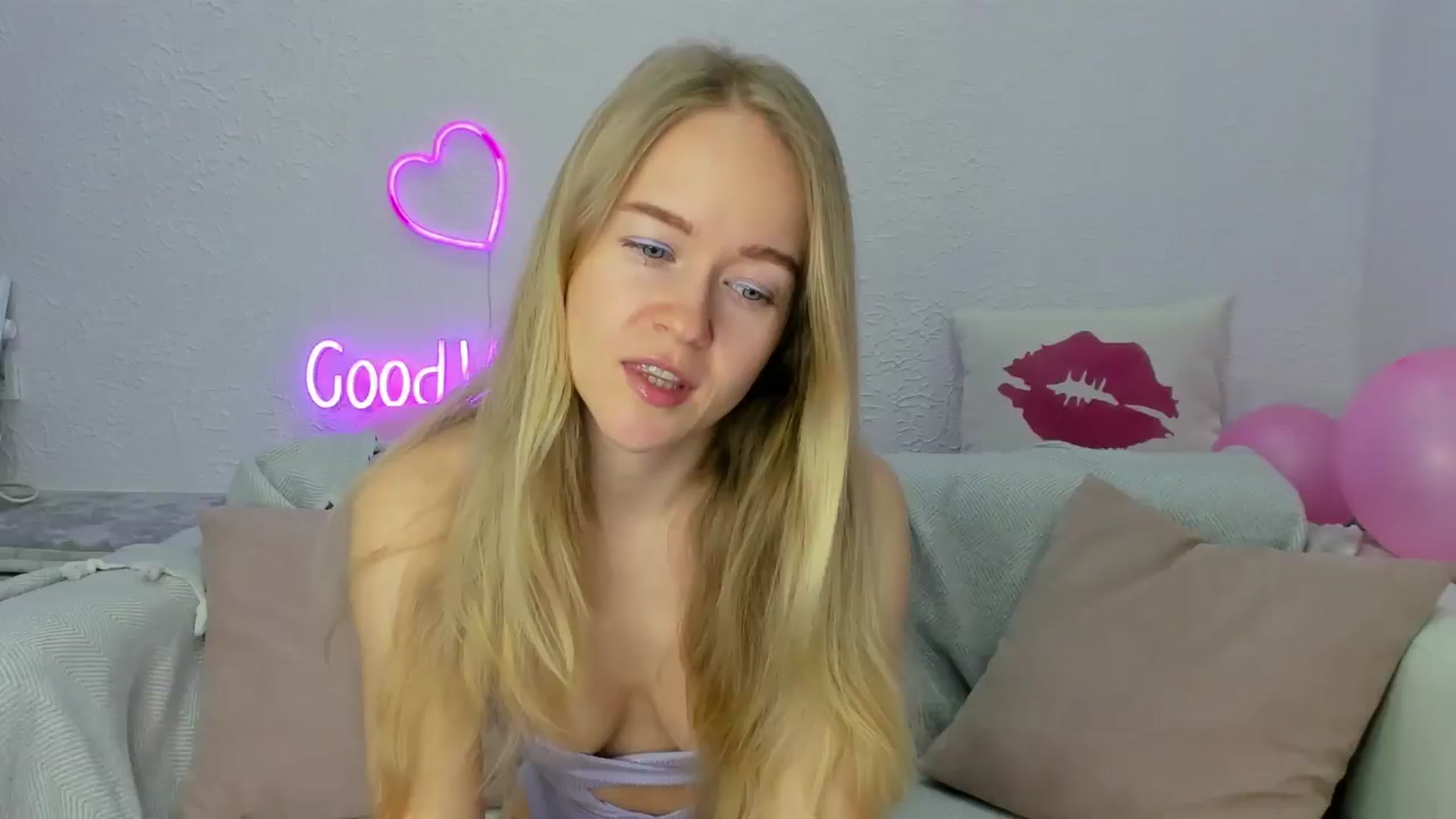 Gallery image thumbnail from Angel_Kristy's myfreecams stream on, 01/12/2025, 01:44 image 15 of 20