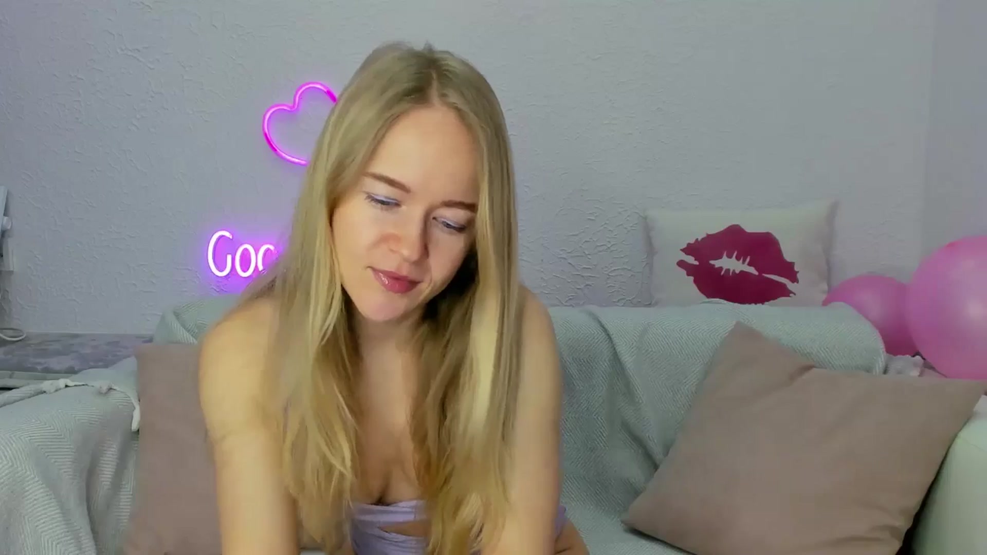 Gallery image thumbnail from Angel_Kristy's myfreecams stream on, 01/12/2025, 01:44 image 16 of 20