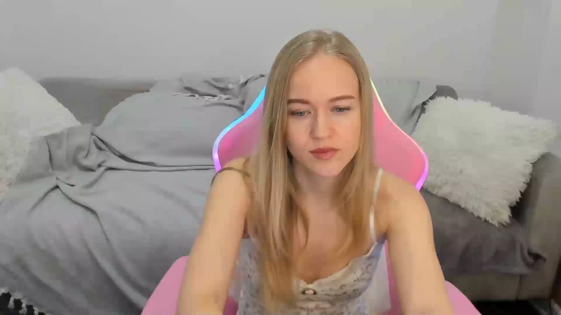 Gallery image thumbnail from Angel_Kristy's myfreecams stream on, 01/30/2025, 02:53 image 8 of 20