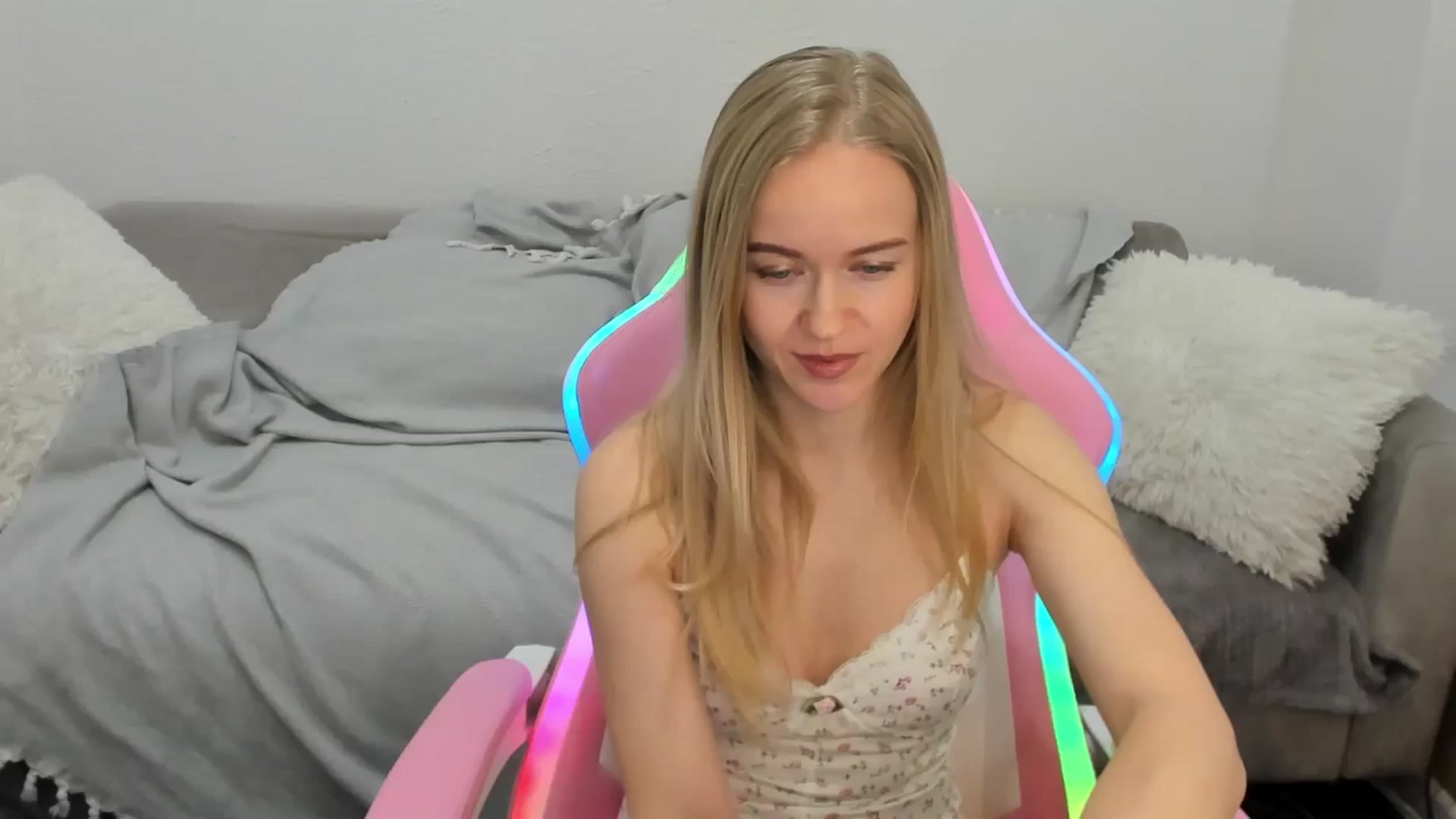 Gallery image thumbnail from Angel_Kristy's myfreecams stream on, 01/30/2025, 02:53 image 14 of 20