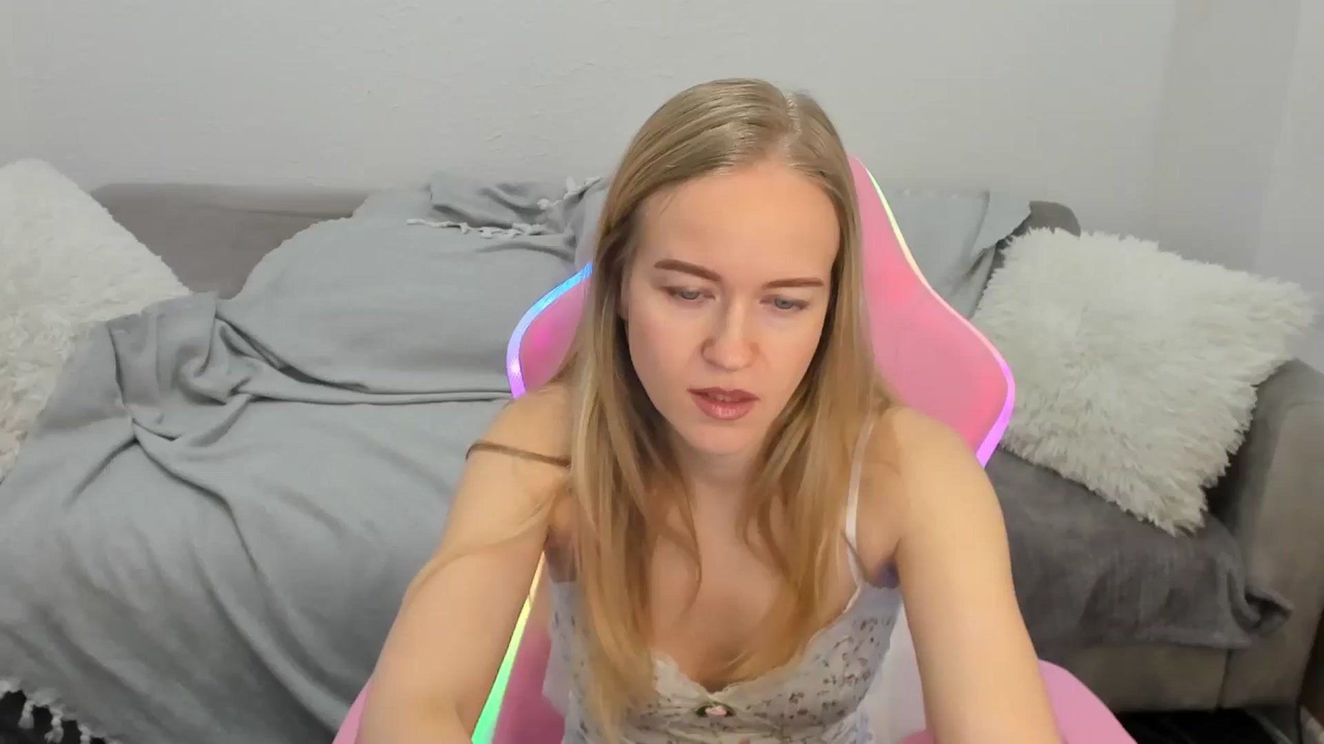 Gallery image thumbnail from Angel_Kristy's myfreecams stream on, 01/30/2025, 02:53 image 11 of 20