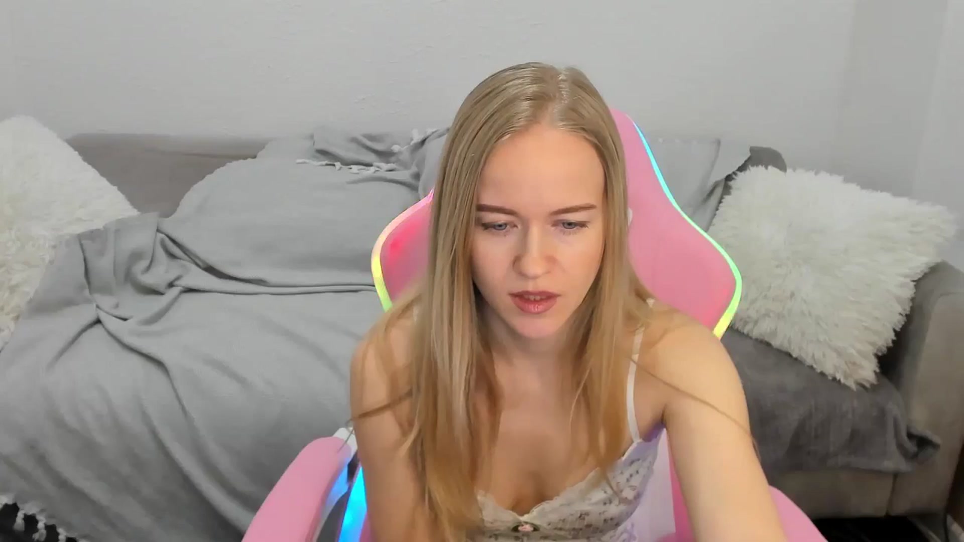 Gallery image thumbnail from Angel_Kristy's myfreecams stream on, 01/30/2025, 02:53 image 16 of 20