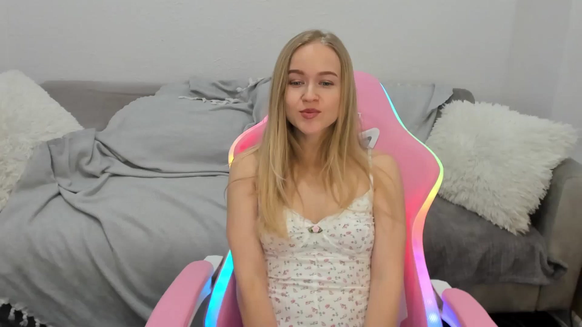 Gallery image thumbnail from Angel_Kristy's myfreecams stream on, 01/30/2025, 02:53 image 18 of 20