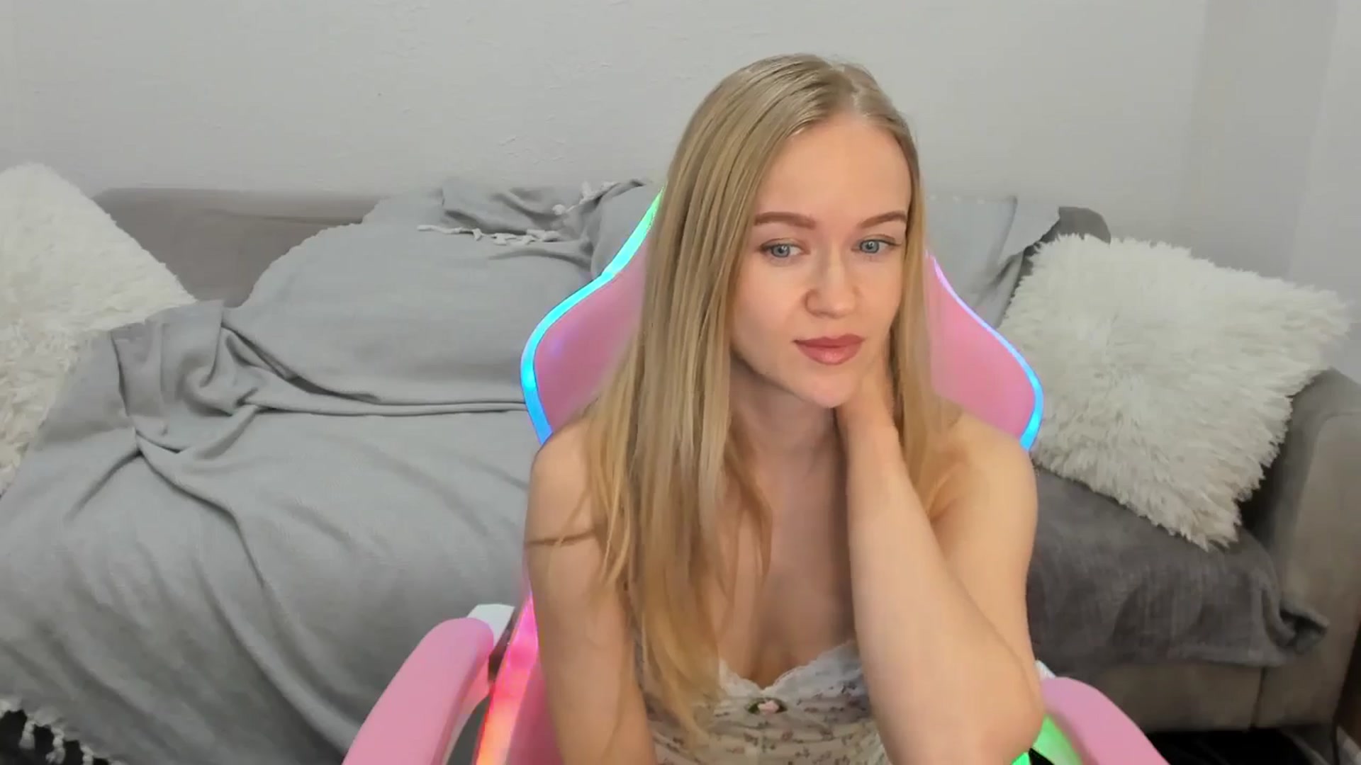 Gallery image thumbnail from Angel_Kristy's myfreecams stream on, 01/30/2025, 02:53 image 12 of 20