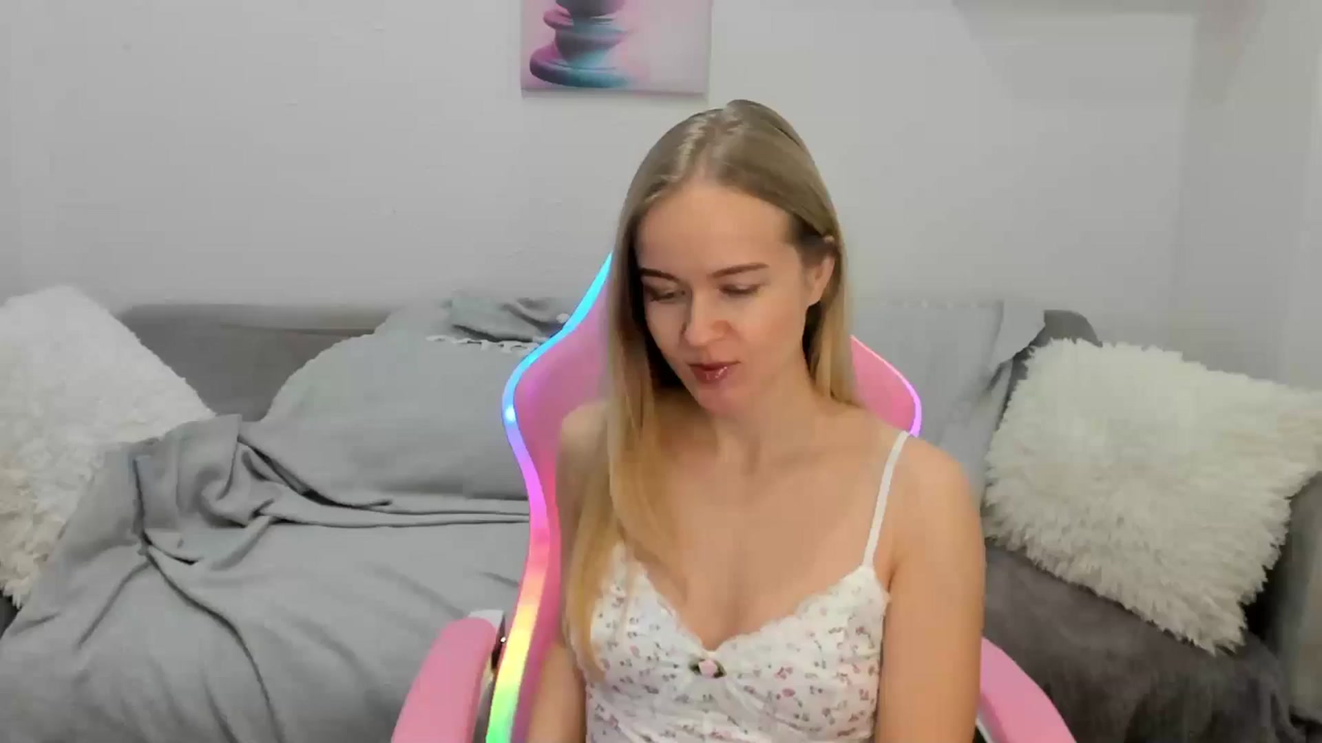 Gallery image thumbnail from Angel_Kristy's myfreecams stream on, 01/30/2025, 04:03 image 2 of 20