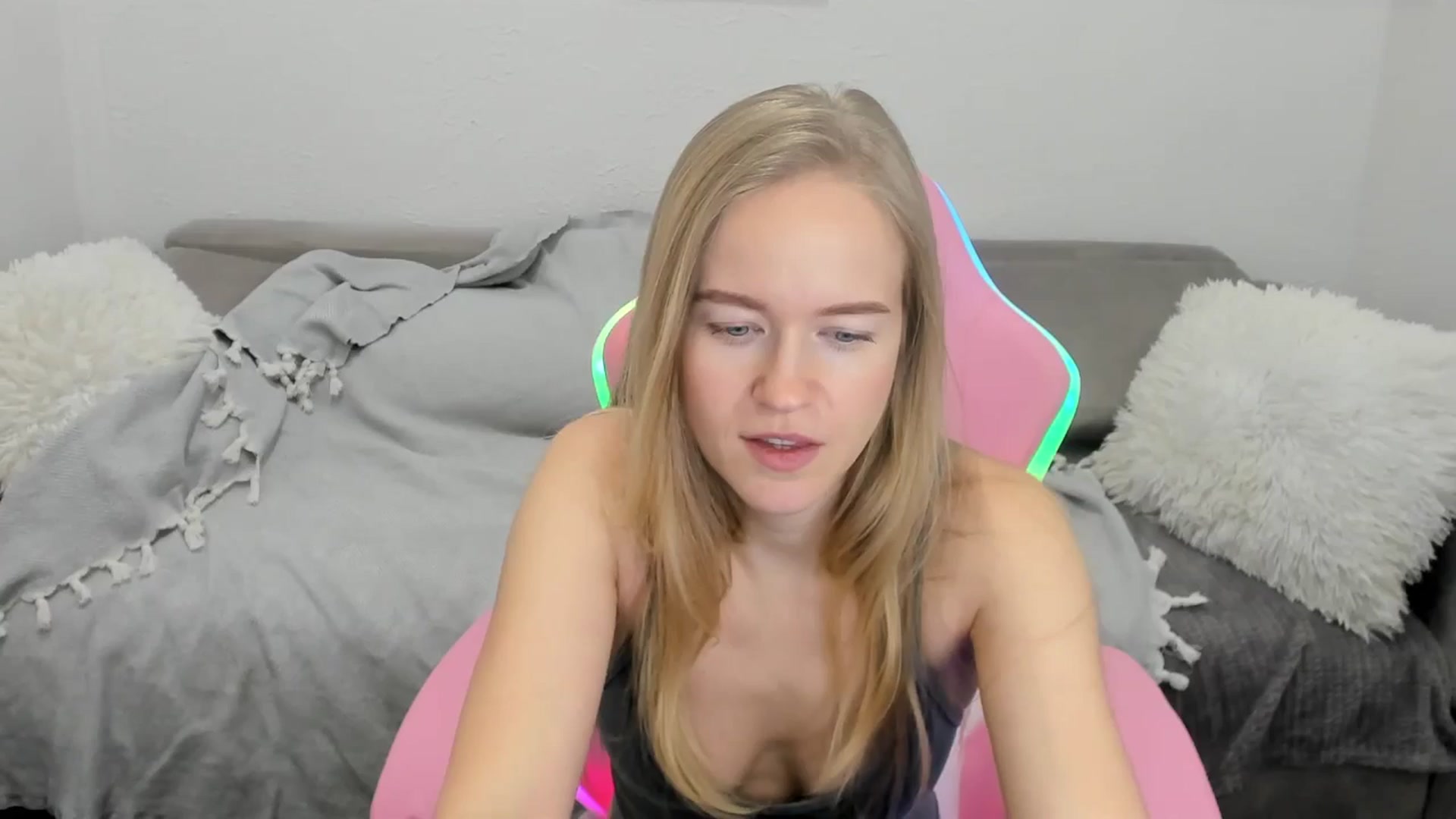 Gallery image thumbnail from Angel_Kristy's myfreecams stream on, 02/03/2025, 04:51 image 3 of 20