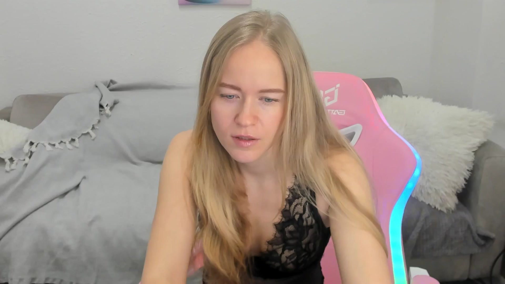 Gallery image thumbnail from Angel_Kristy's myfreecams stream on, 02/04/2025, 02:46 image 10 of 20