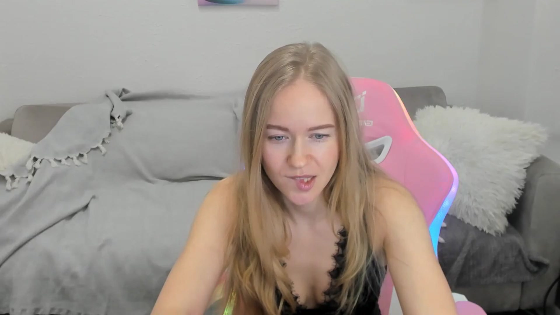 Gallery image thumbnail from Angel_Kristy's myfreecams stream on, 02/04/2025, 02:46 image 7 of 20
