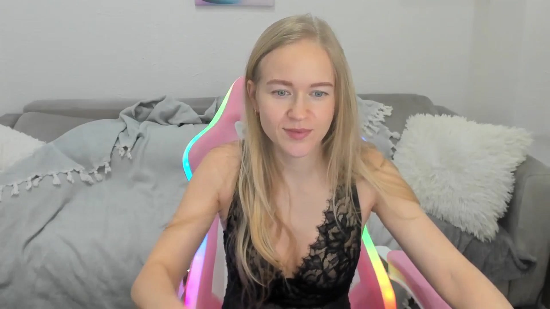 Gallery image thumbnail from Angel_Kristy's myfreecams stream on, 02/04/2025, 06:01 image 3 of 20