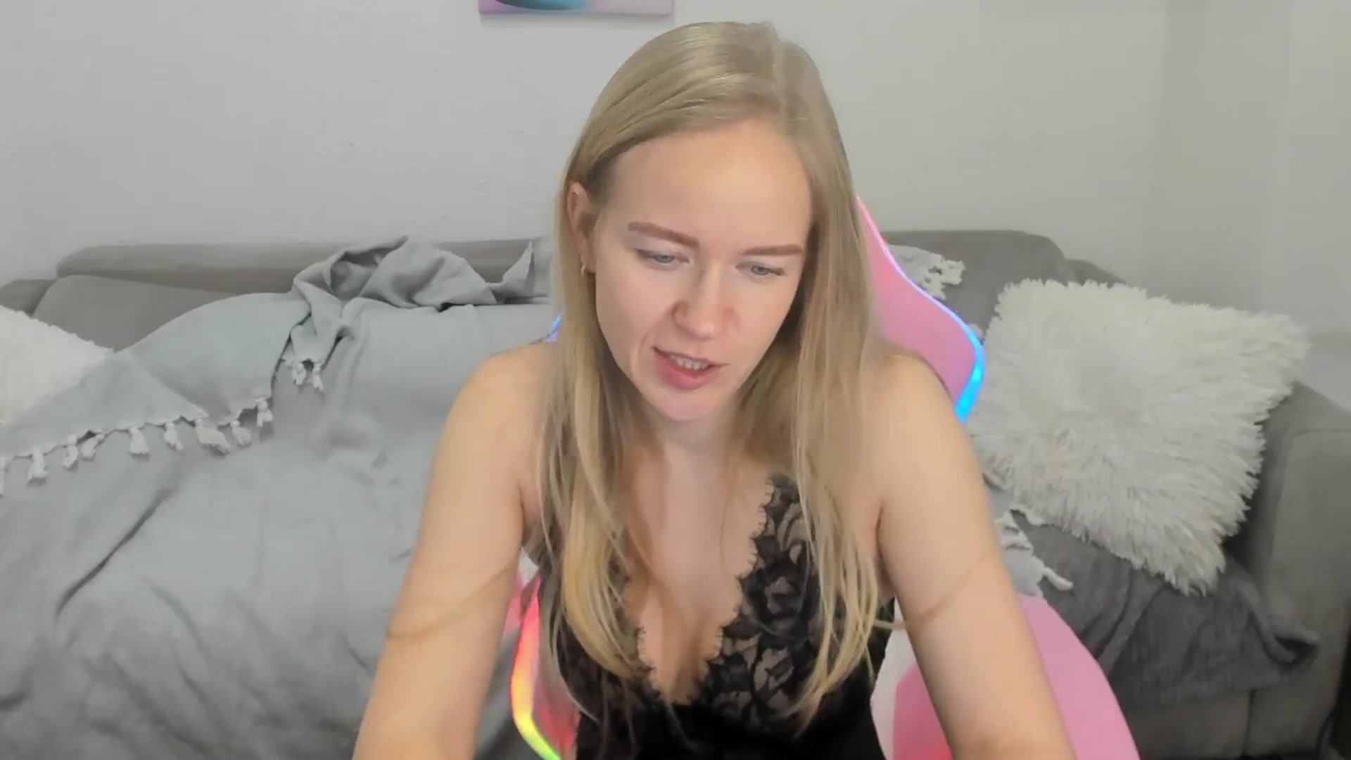 Gallery image thumbnail from Angel_Kristy's myfreecams stream on, 02/04/2025, 06:01 image 6 of 20