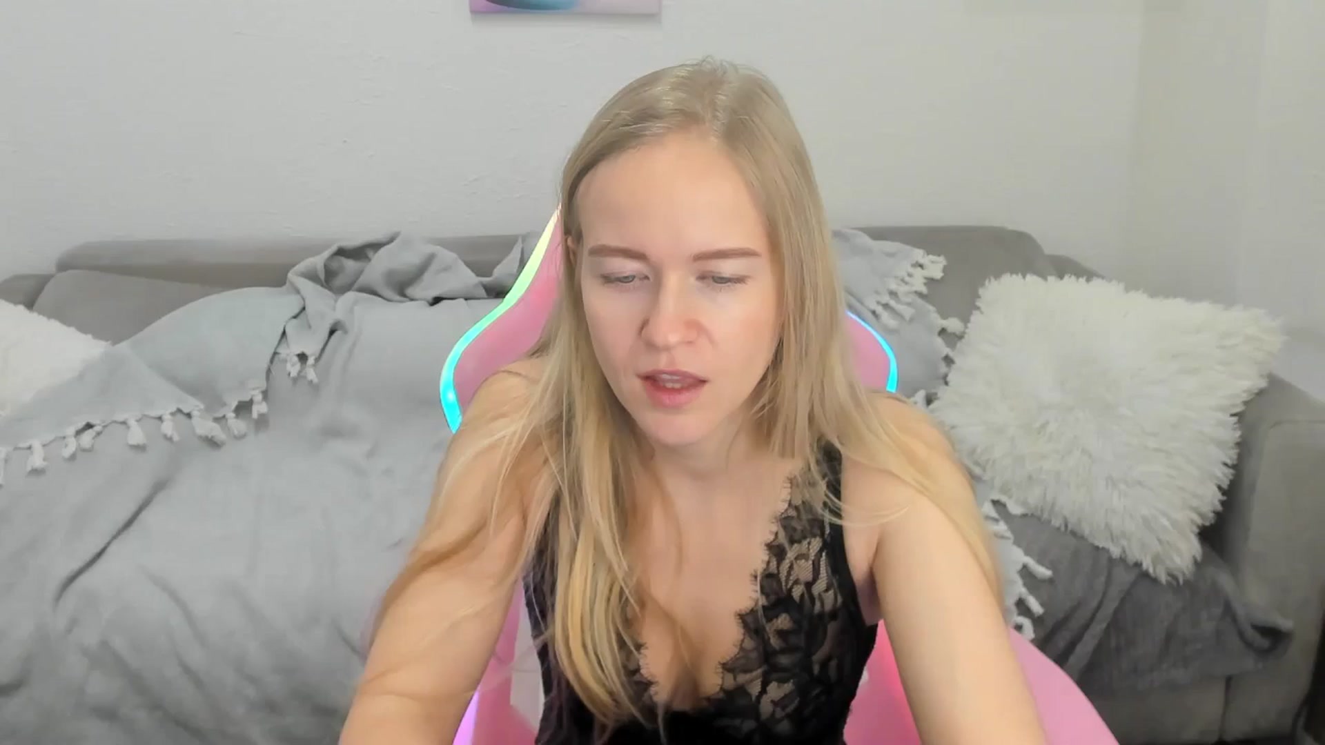 Gallery image thumbnail from Angel_Kristy's myfreecams stream on, 02/04/2025, 06:01 image 2 of 20