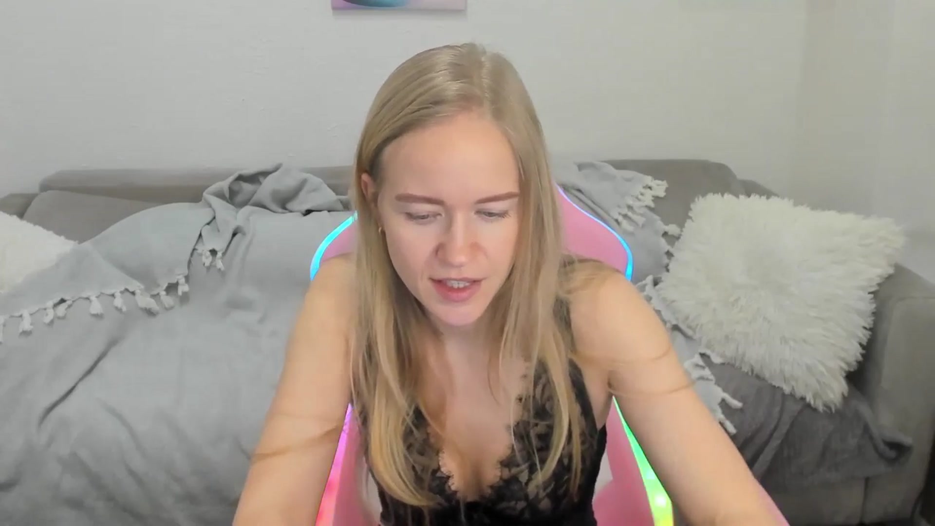 Gallery image thumbnail from Angel_Kristy's myfreecams stream on, 02/04/2025, 06:01 image 5 of 20