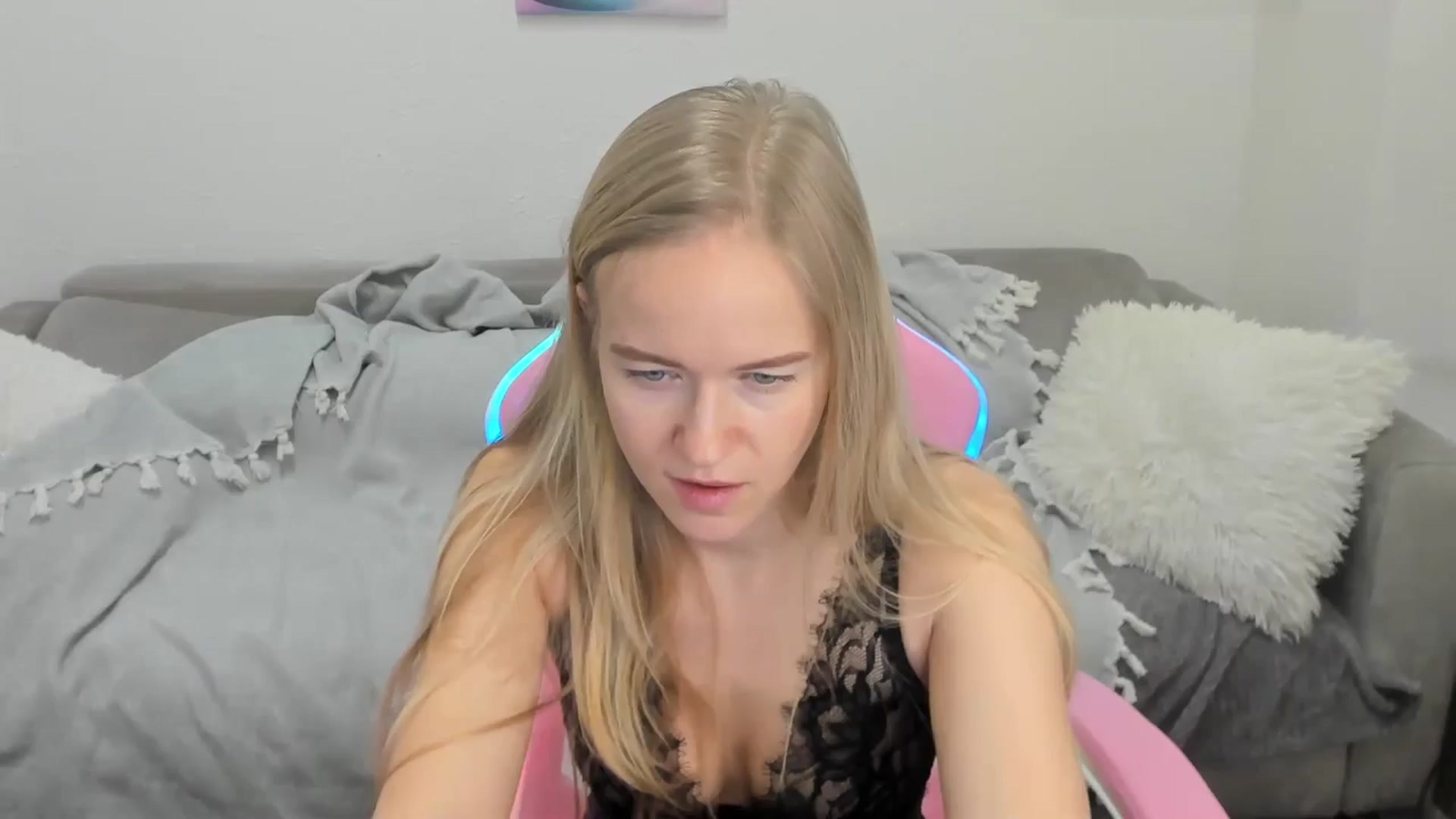 Gallery image thumbnail from Angel_Kristy's myfreecams stream on, 02/04/2025, 06:01 image 1 of 20