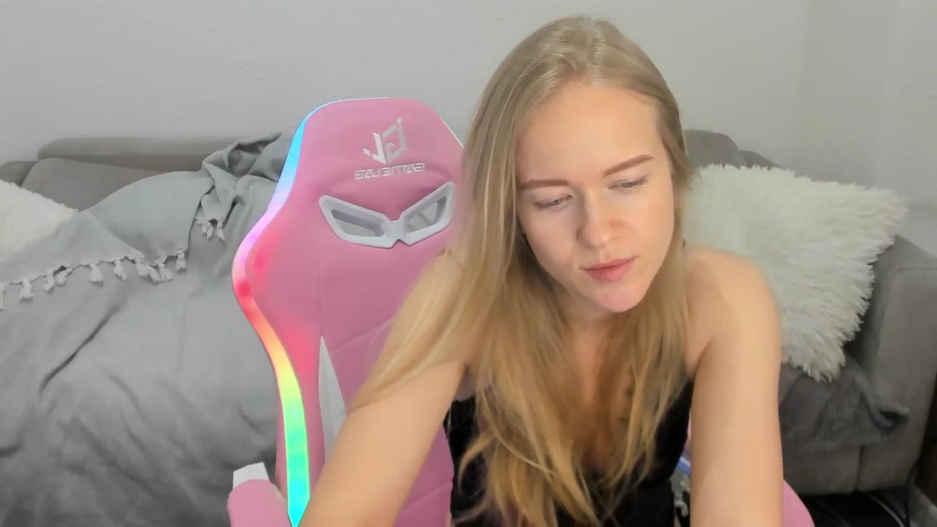 Gallery image thumbnail from Angel_Kristy's myfreecams stream on, 02/04/2025, 06:47 image 13 of 20