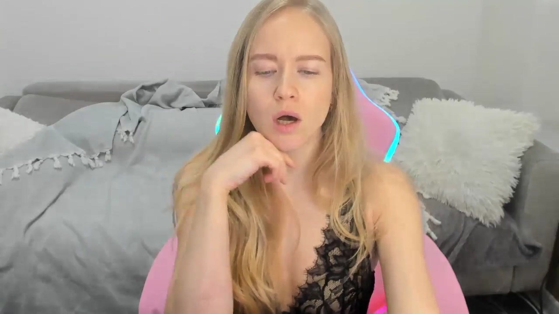 Gallery image thumbnail from Angel_Kristy's myfreecams stream on, 02/04/2025, 06:47 image 3 of 20