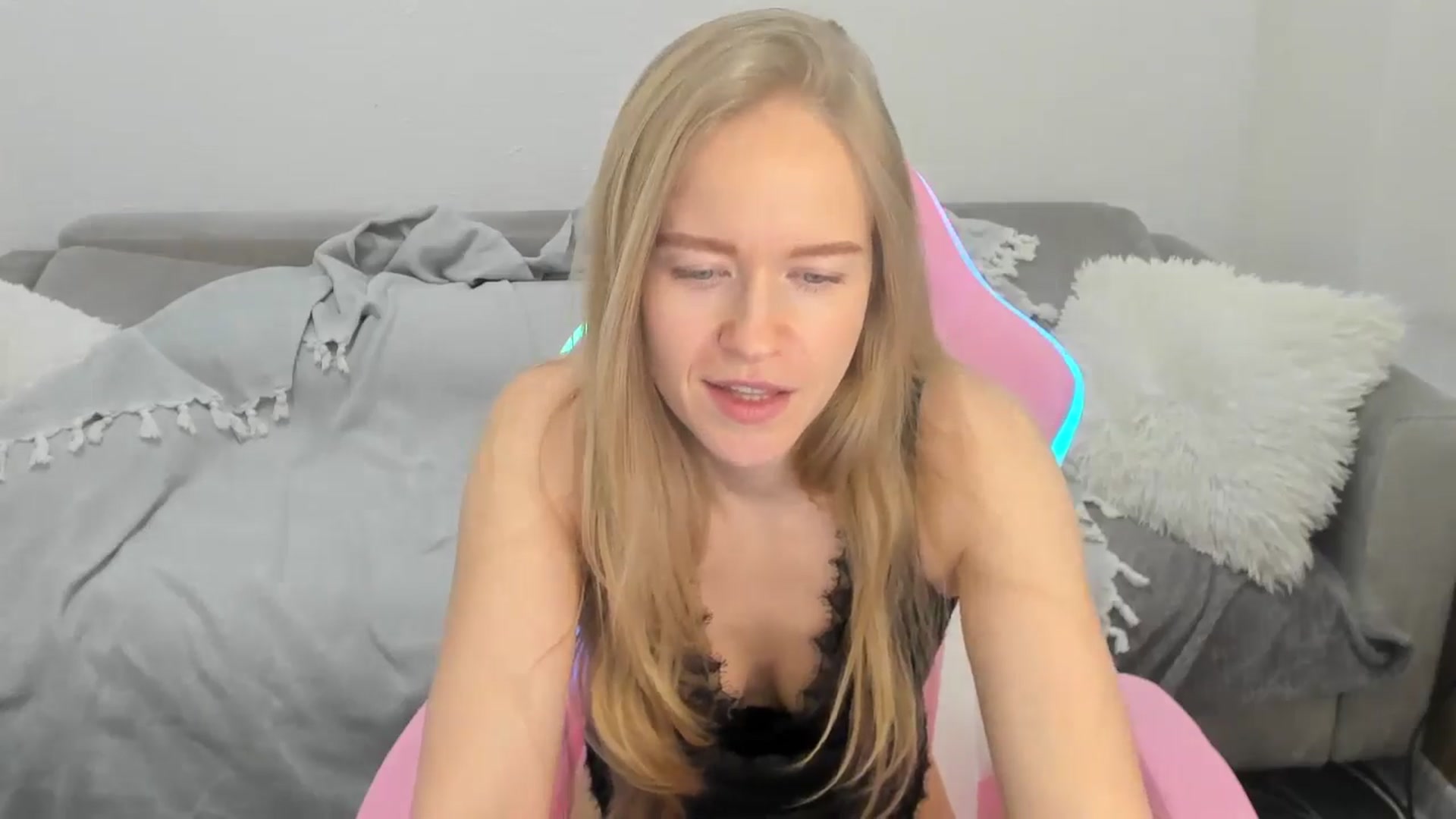 Gallery image thumbnail from Angel_Kristy's myfreecams stream on, 02/04/2025, 06:47 image 7 of 20