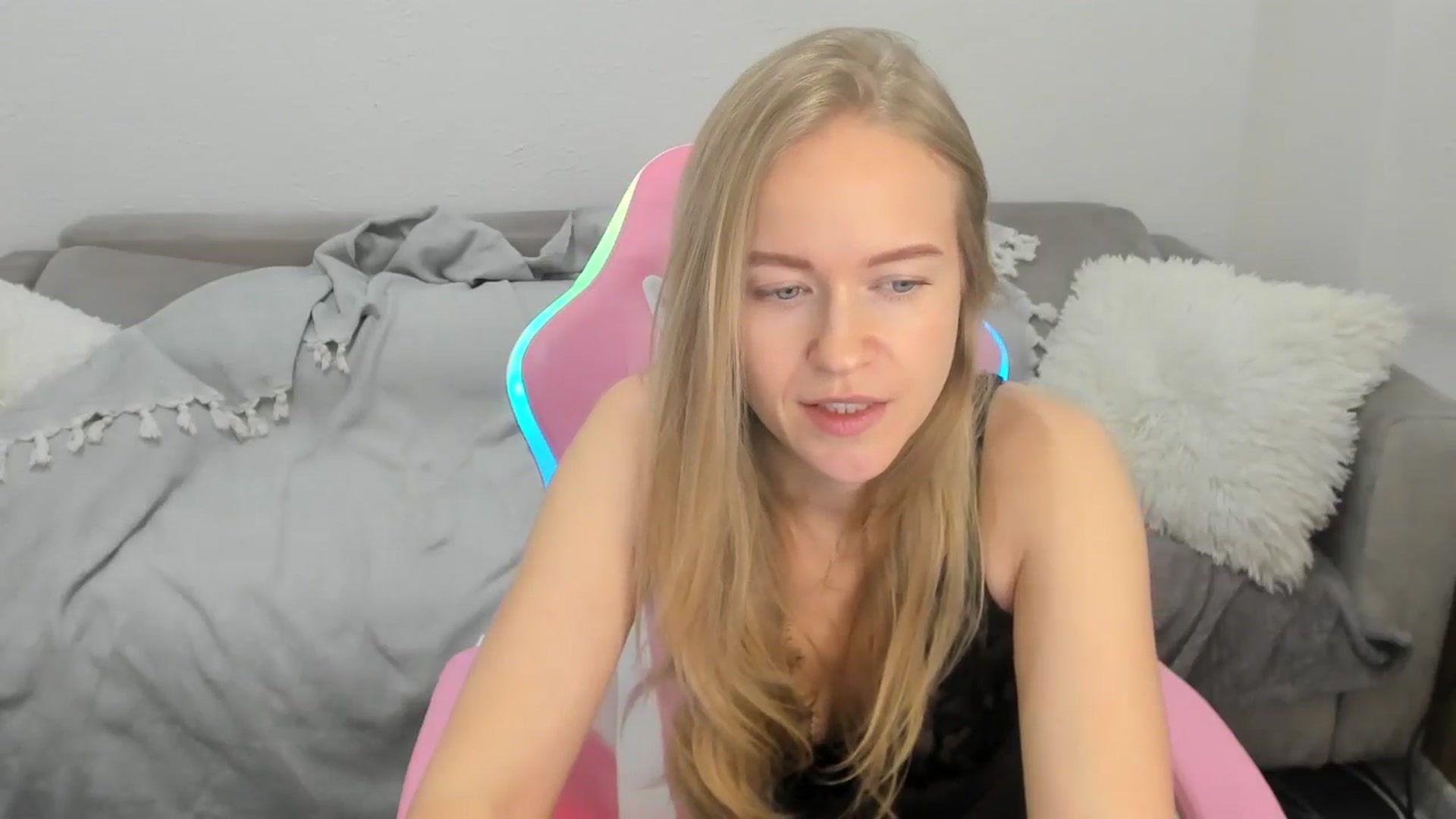 Gallery image thumbnail from Angel_Kristy's myfreecams stream on, 02/04/2025, 06:47 image 12 of 20