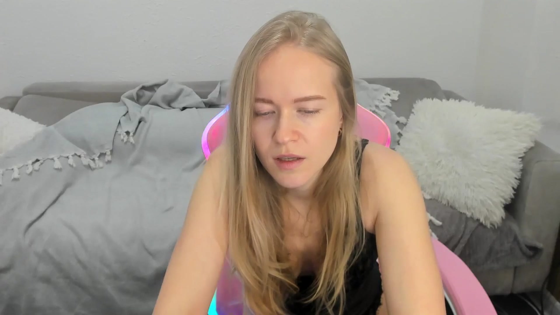 Gallery image thumbnail from Angel_Kristy's myfreecams stream on, 02/04/2025, 06:47 image 11 of 20