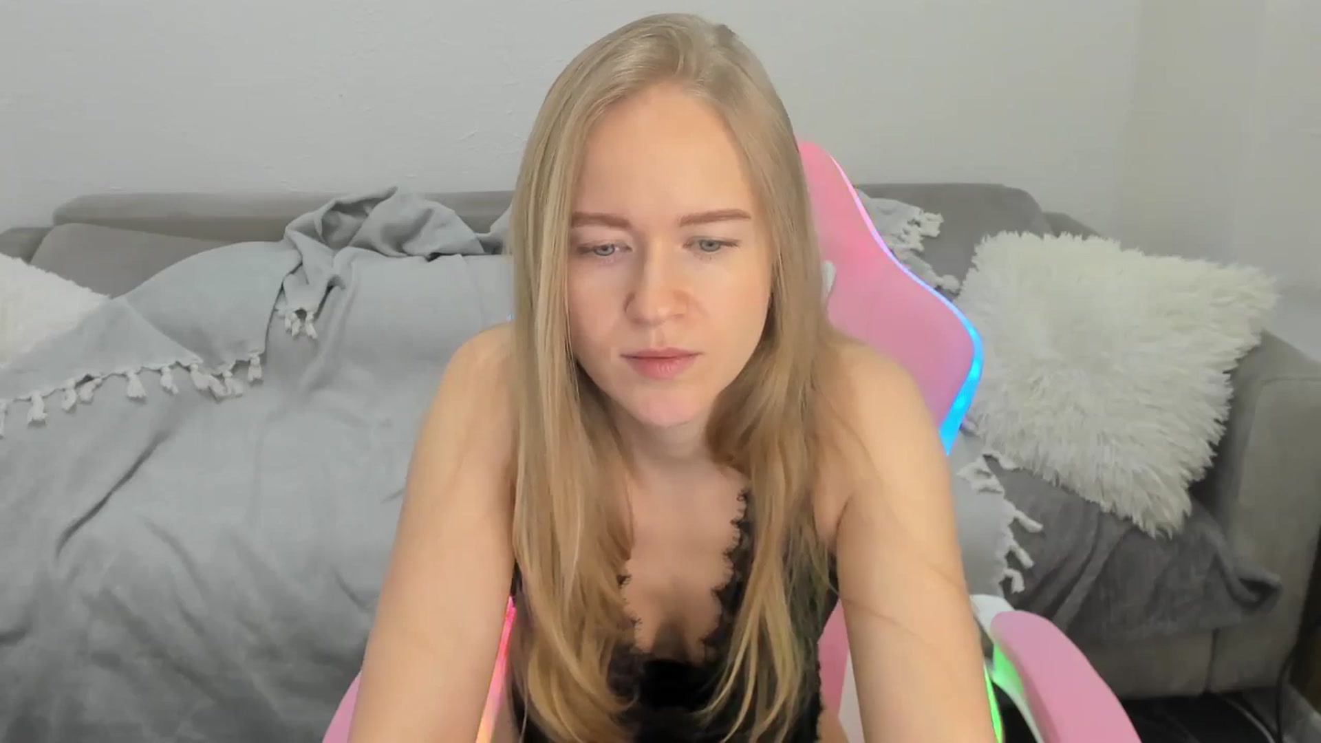 Gallery image thumbnail from Angel_Kristy's myfreecams stream on, 02/04/2025, 06:47 image 9 of 20