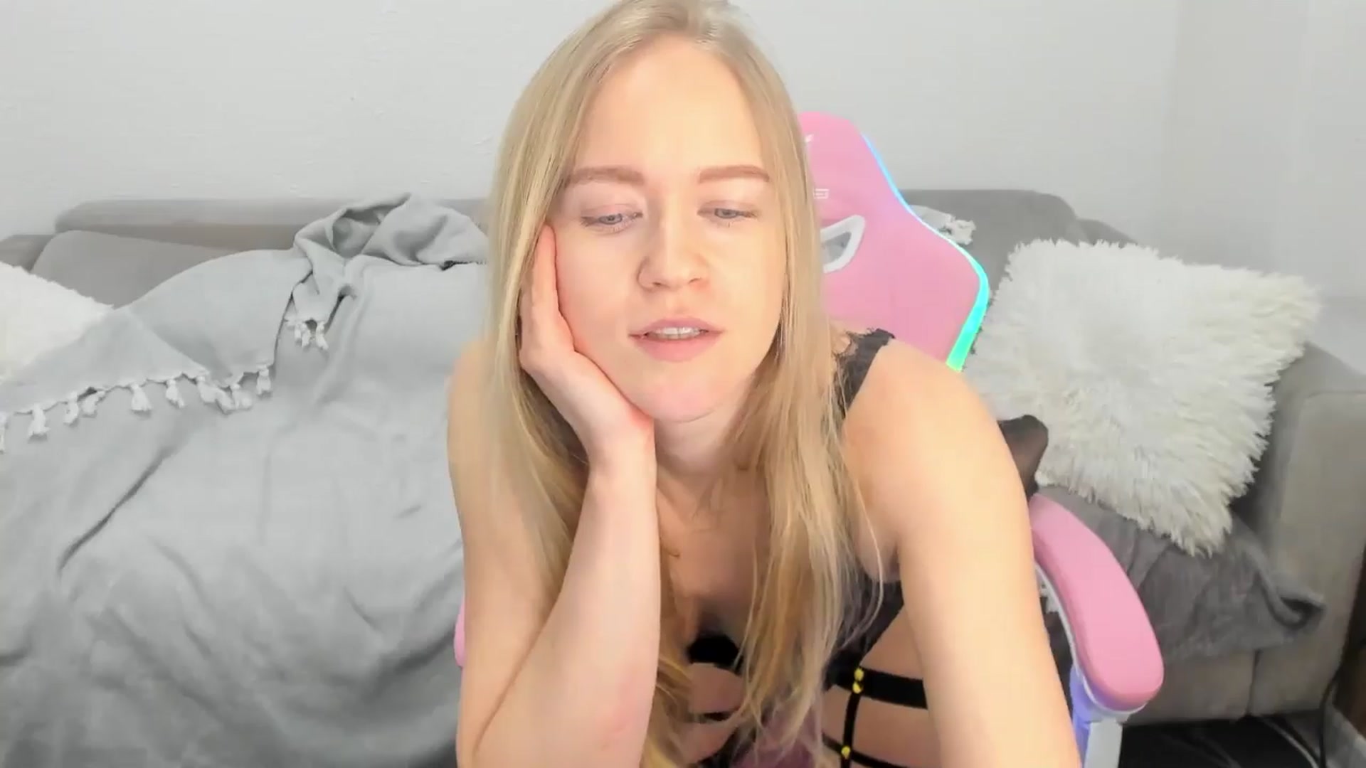 Gallery image thumbnail from Angel_Kristy's myfreecams stream on, 02/04/2025, 06:47 image 10 of 20