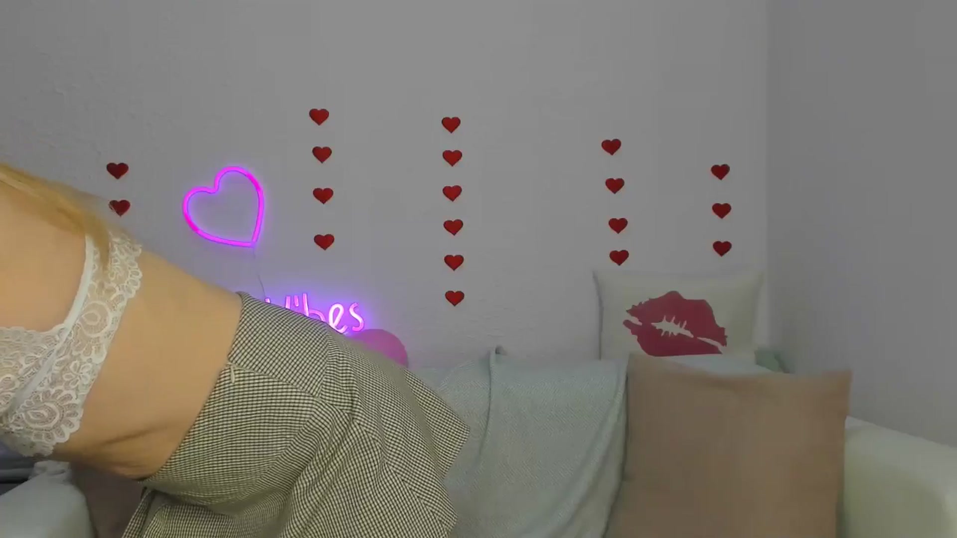 Gallery image thumbnail from Angel_Kristy's myfreecams stream on, 02/18/2025, 04:56 image 11 of 20